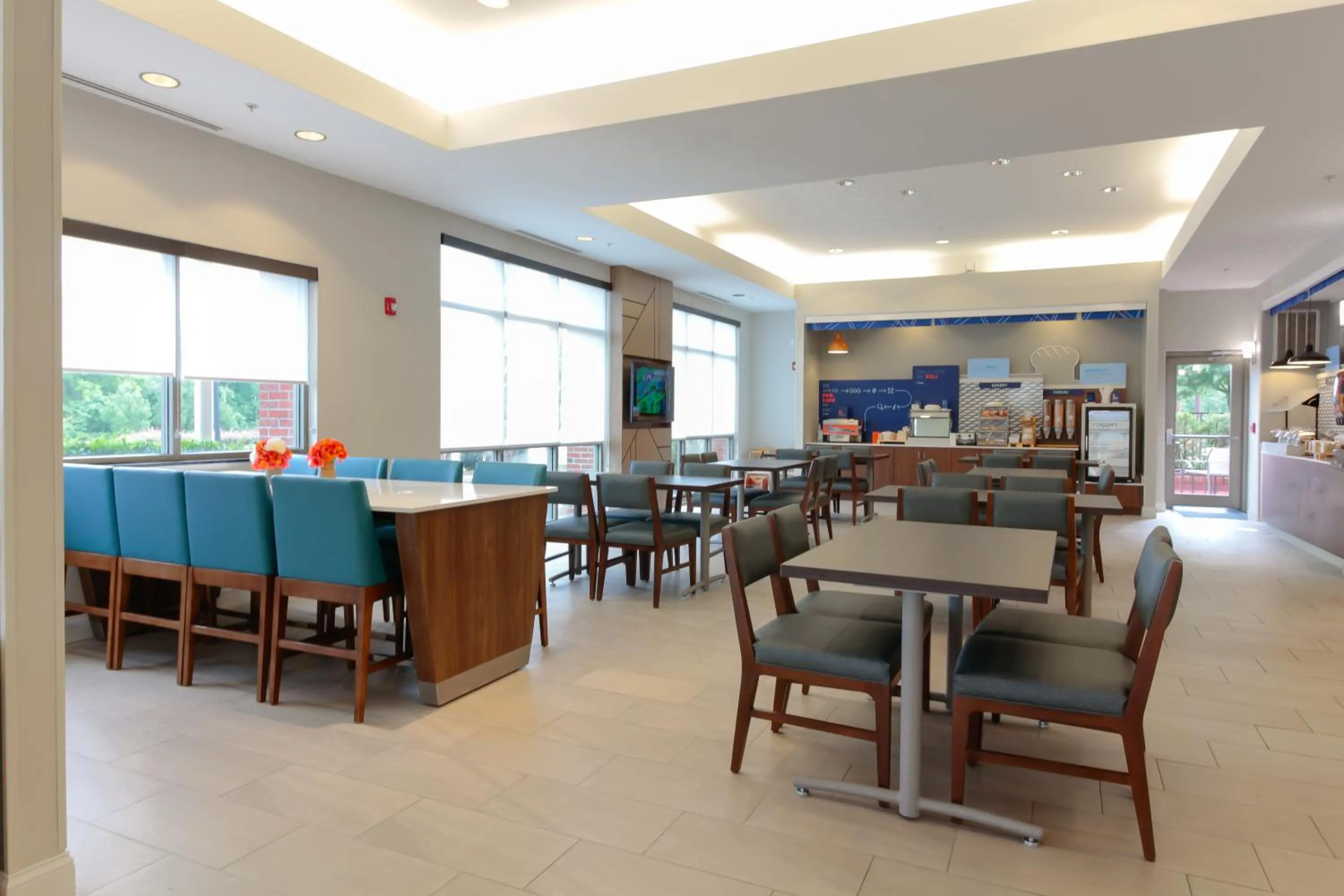 Breakfast in Holiday Inn Express Leland - Wilmington Area by IHG