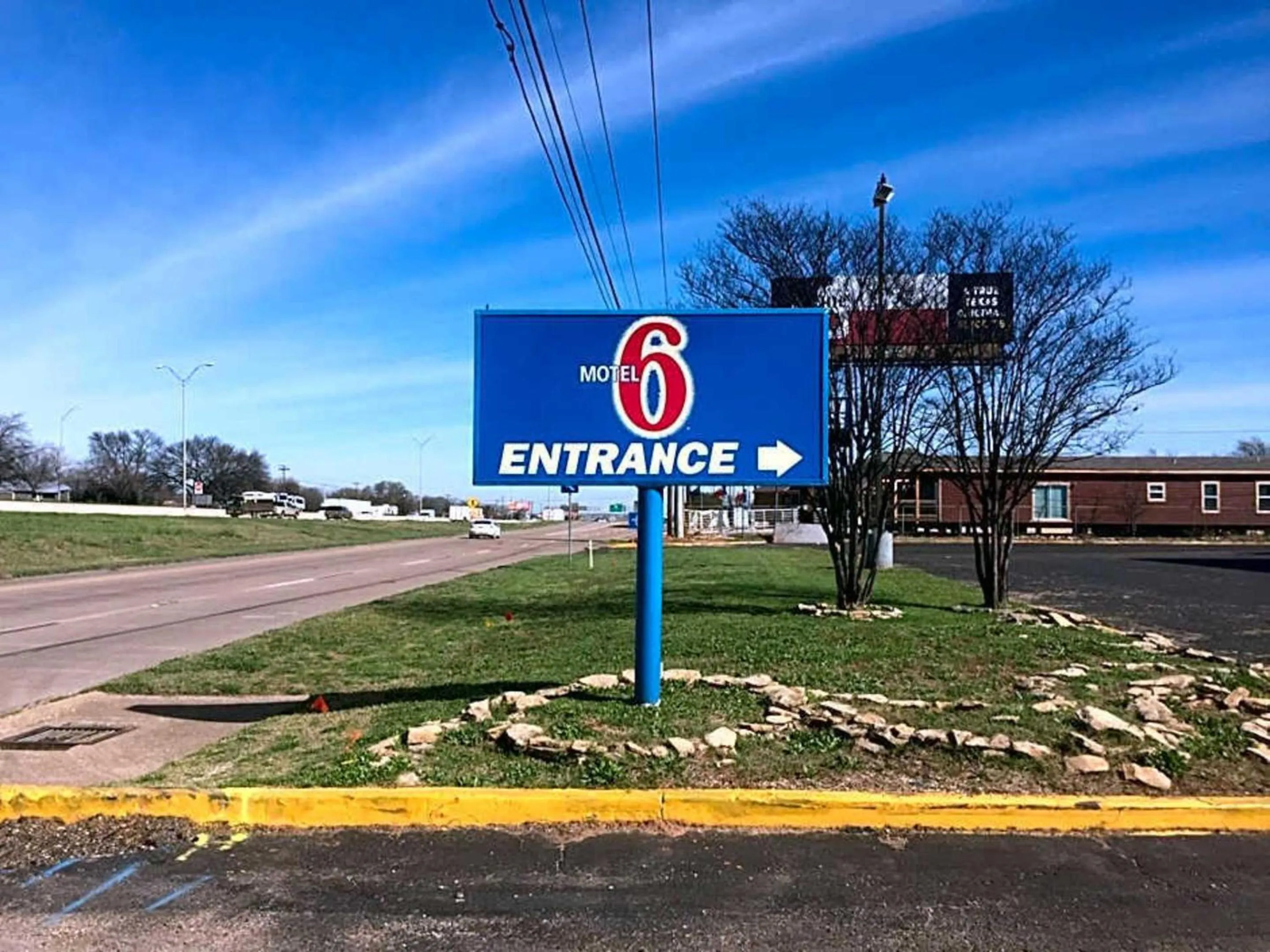 Logo/Certificate/Sign in Motel 6-Waco, TX