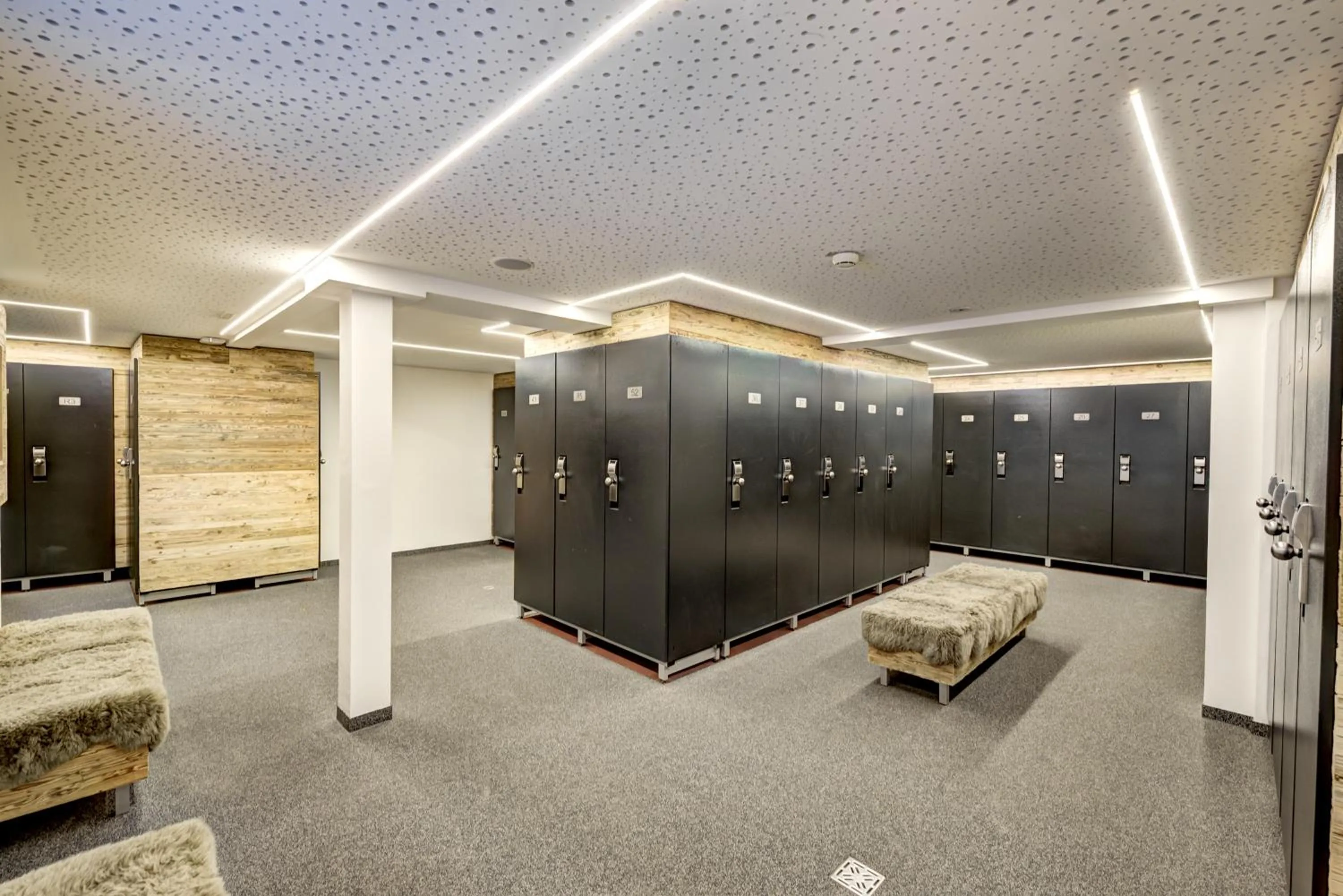 Skiing in Hotel Brigitte