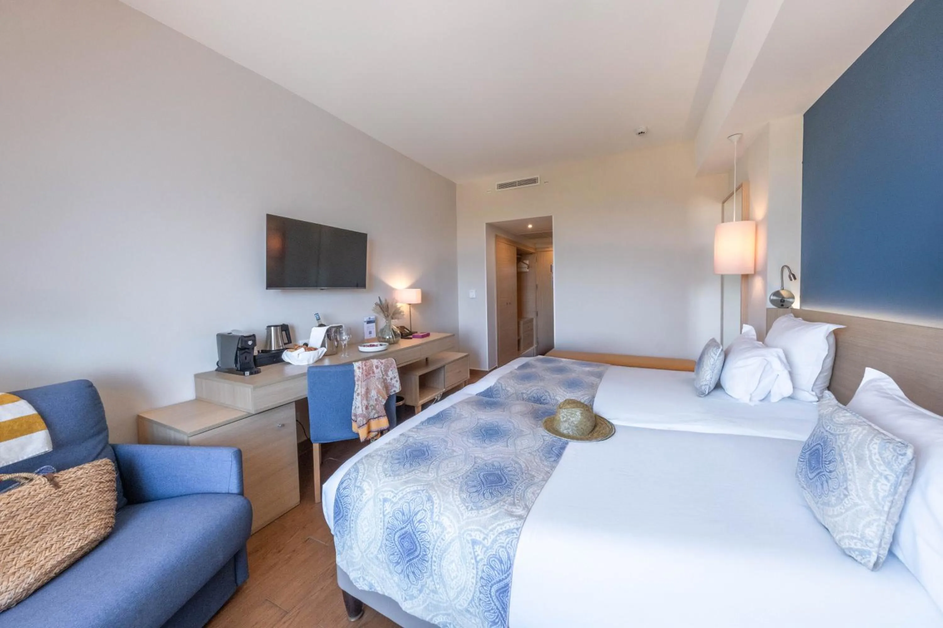 Bed in Hôtel Helios & SPA - Ile des Embiez