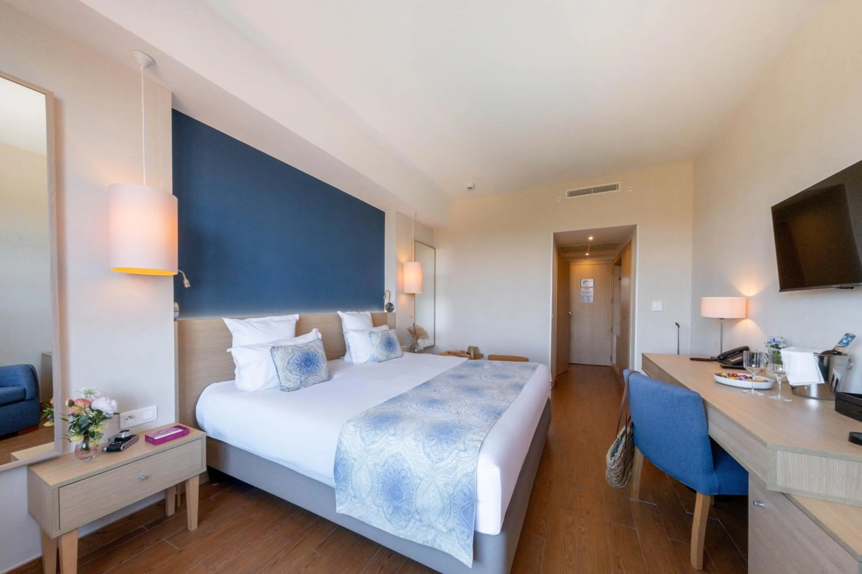 Bed in Hôtel Helios & SPA - Ile des Embiez