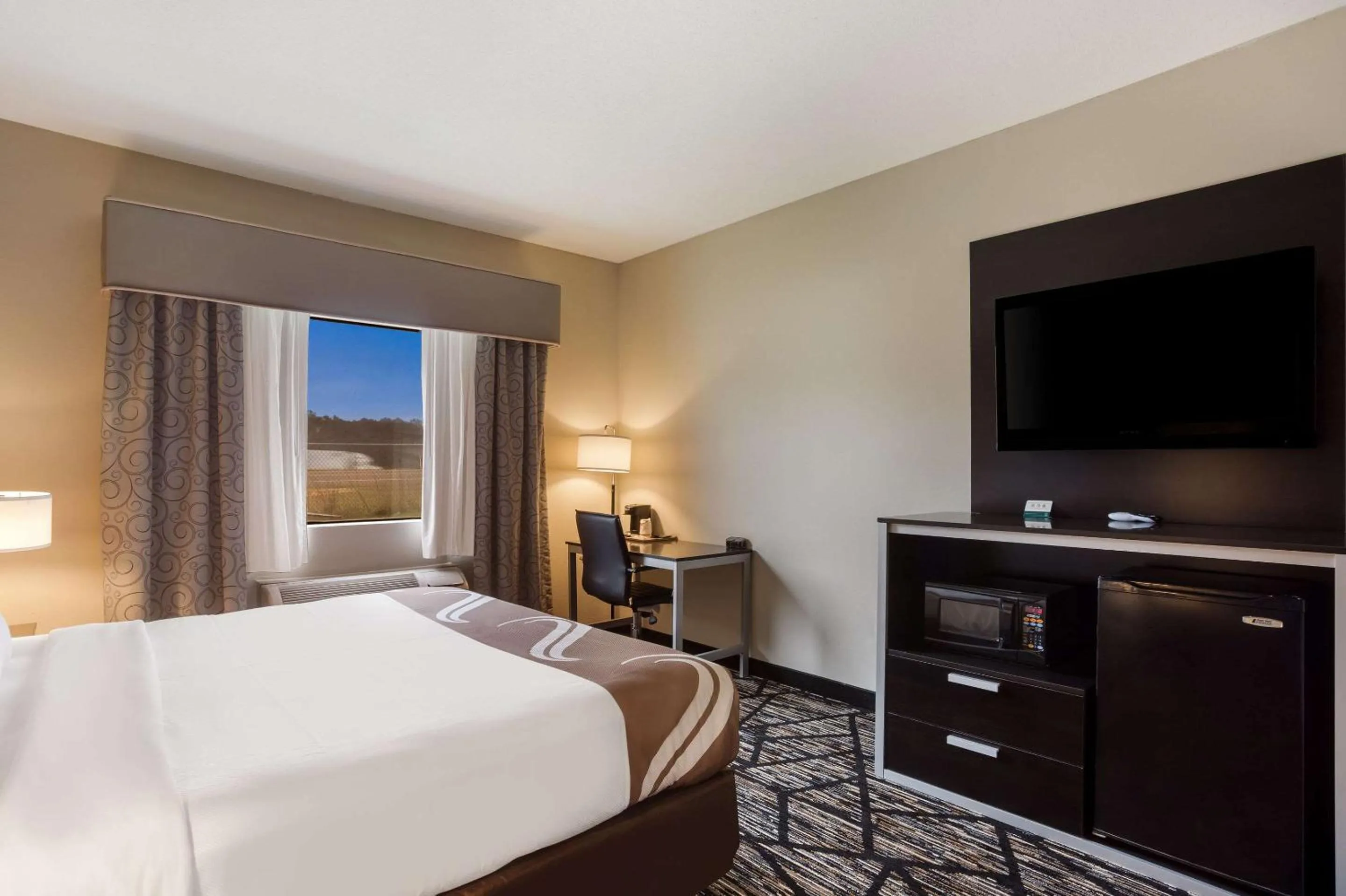 Bedroom, Bed in Quality Inn & Suites Pearl-Jackson