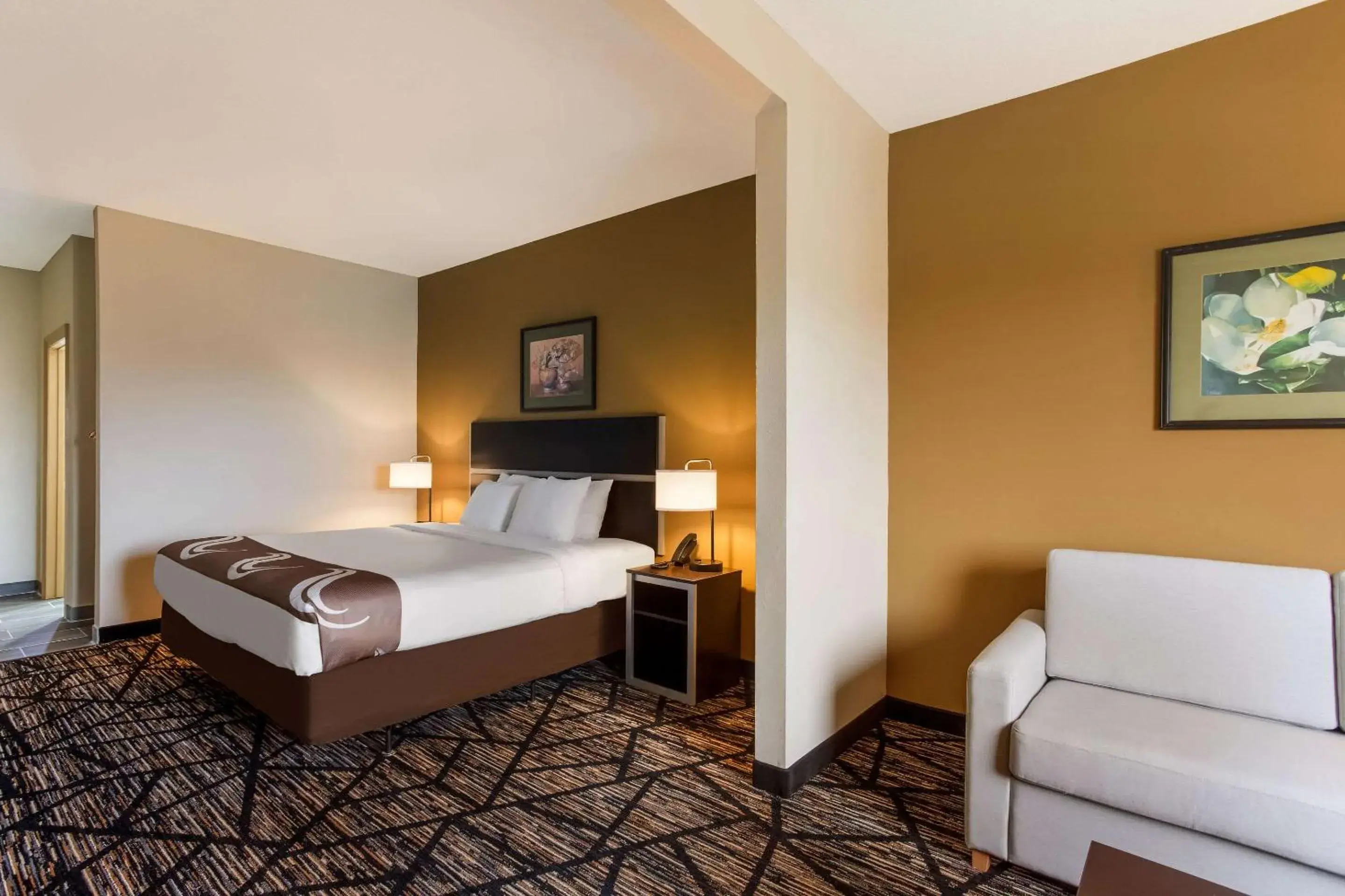 King Suite - Non-Smoking in Quality Inn & Suites Pearl-Jackson King Suite - Non-Smoking in Quality Inn & Suites Pearl-Jackson