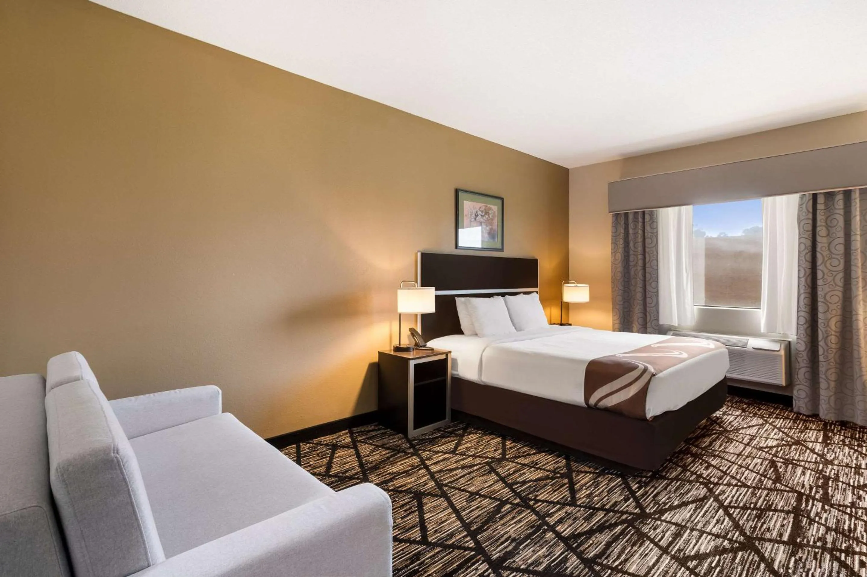 Bedroom, Bed in Quality Inn & Suites Pearl-Jackson