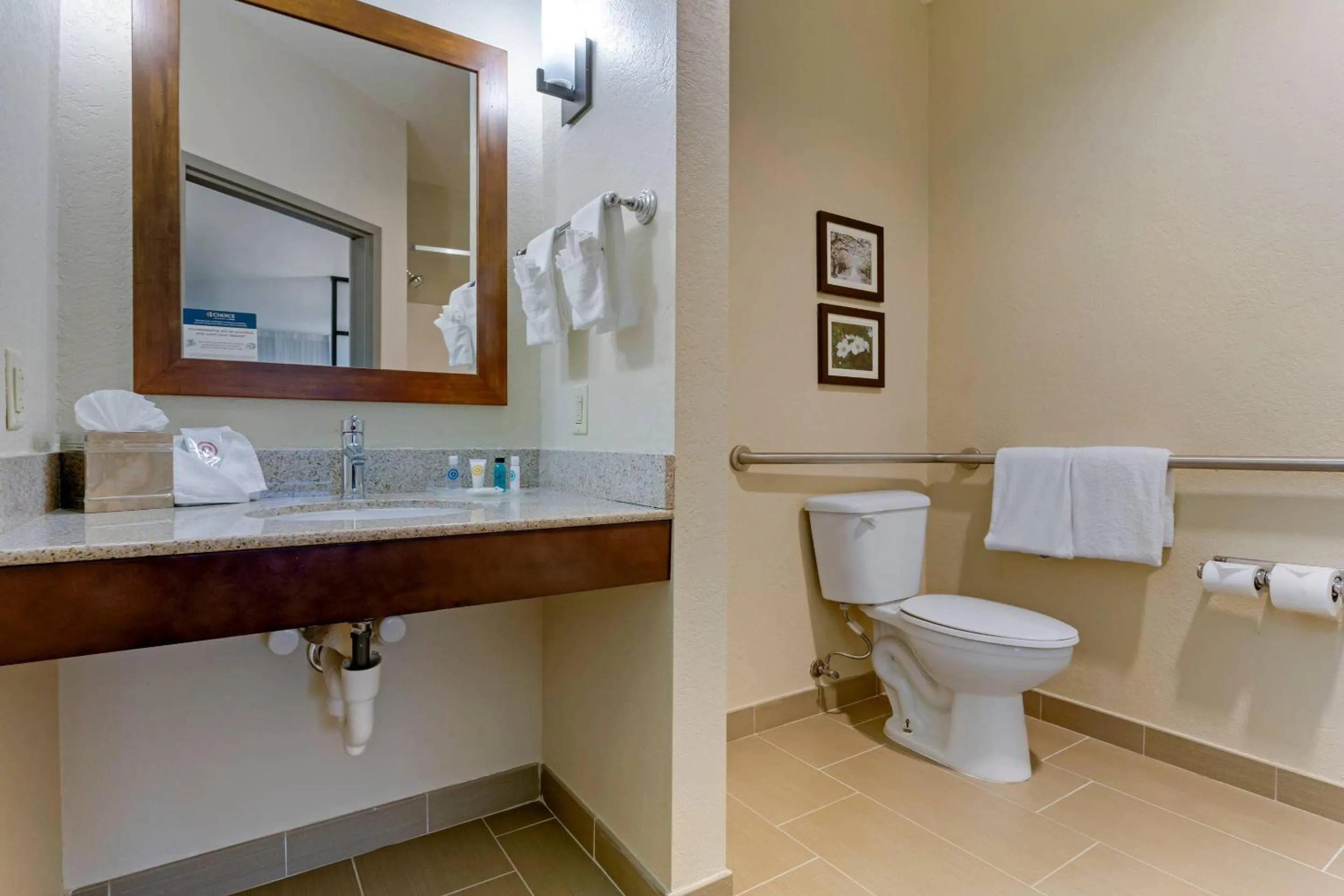 Bathroom in Comfort Suites Little Rock West