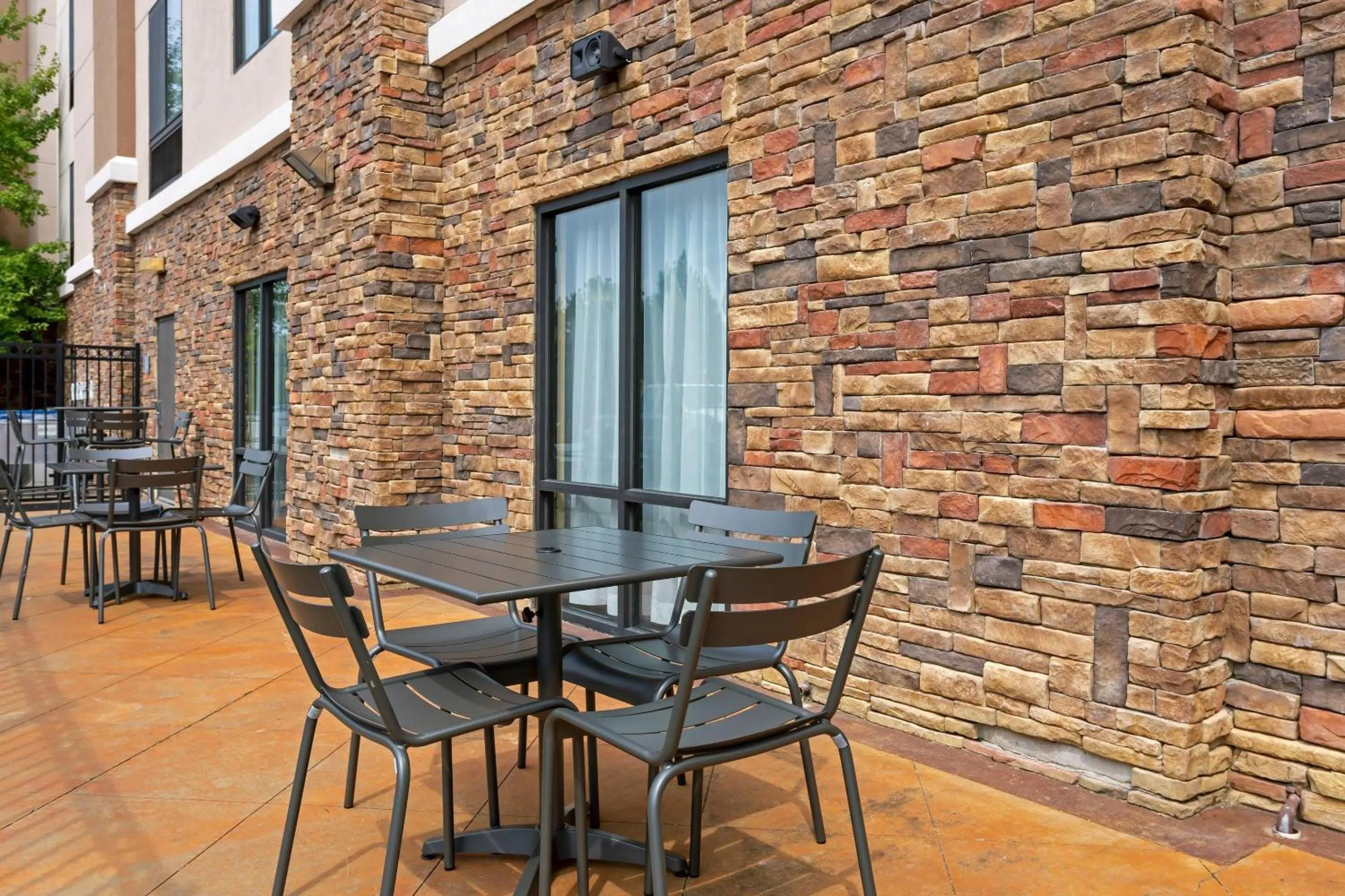 Patio in Comfort Suites Little Rock West