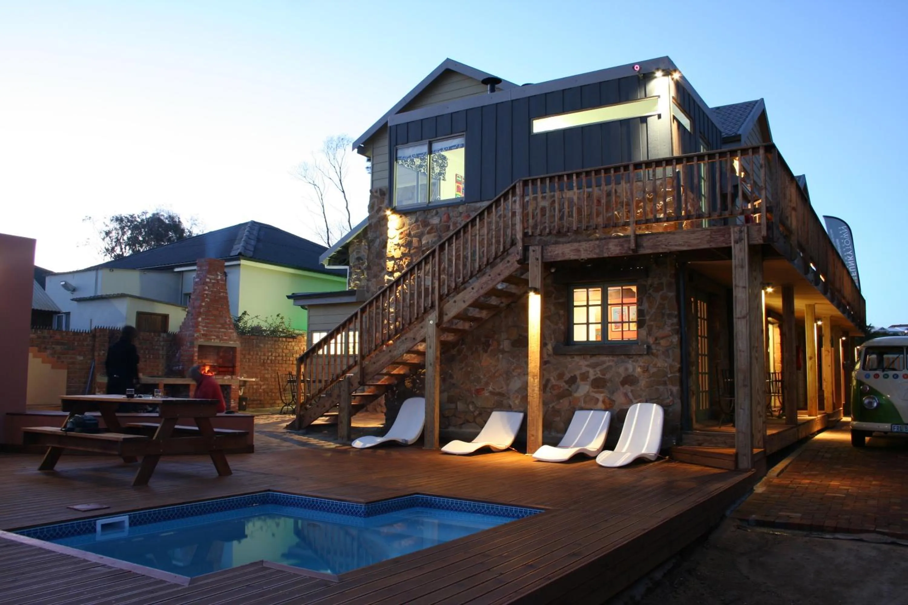 Facade/entrance in Funky Town