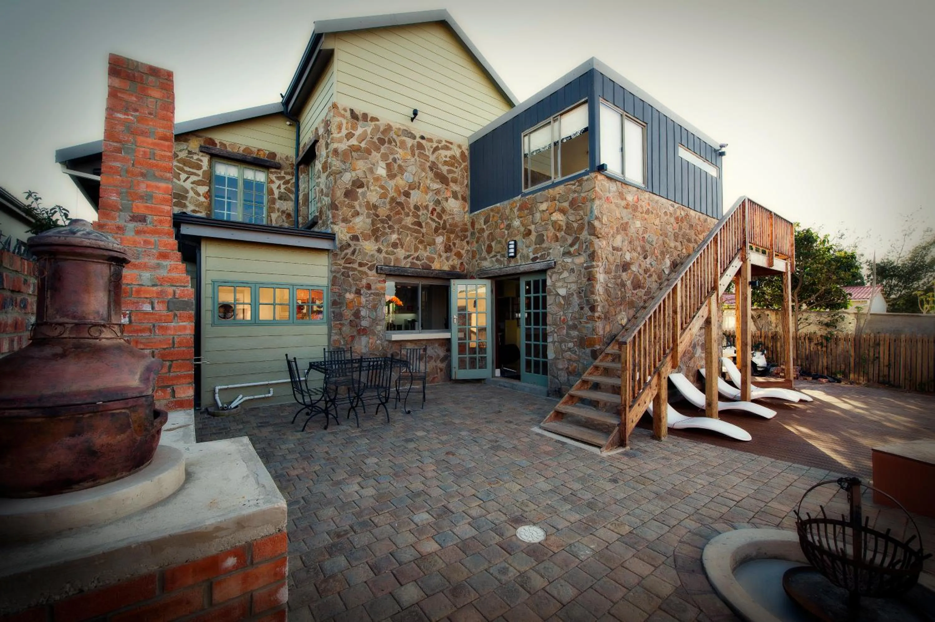 Facade/entrance in Funky Town