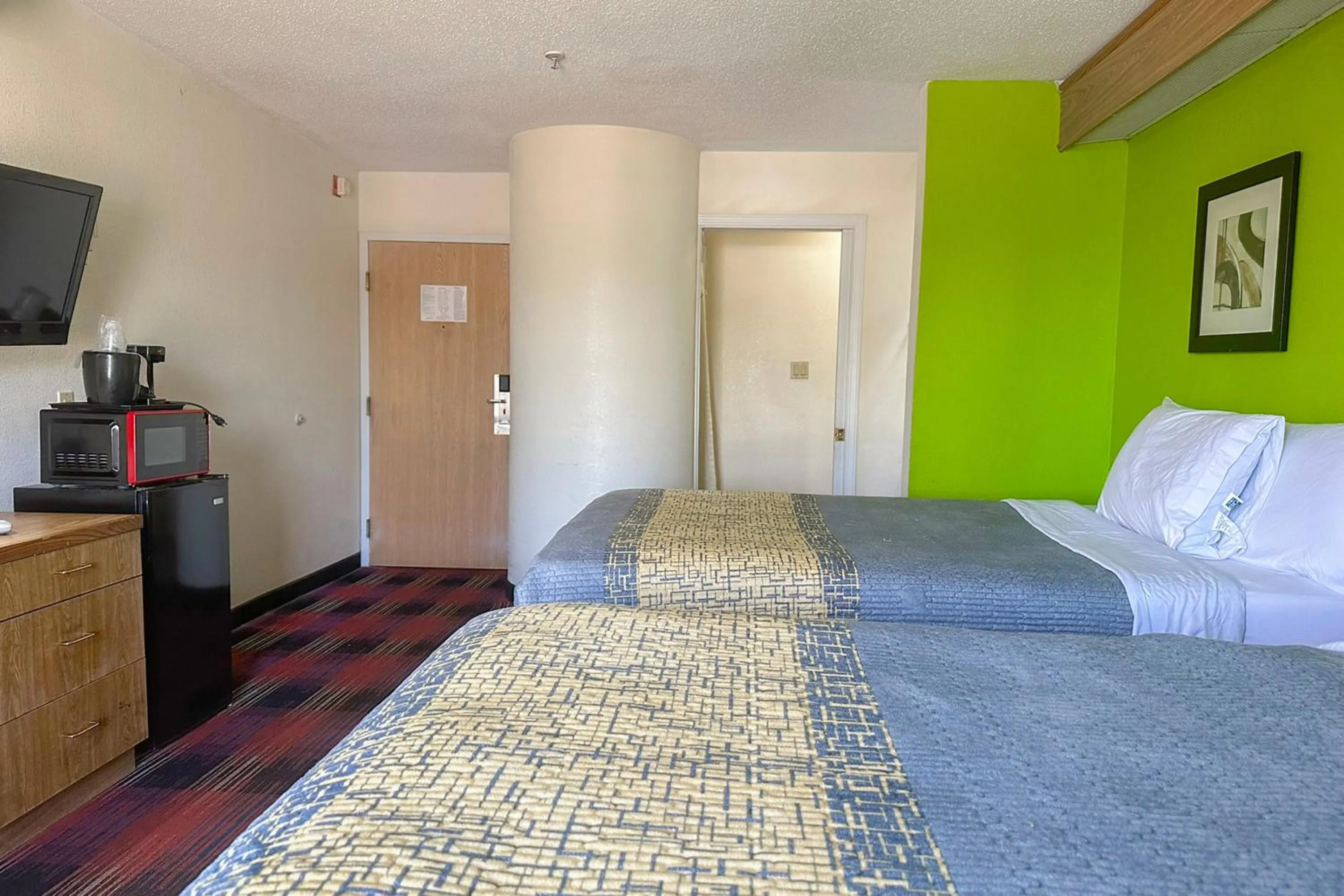 Bedroom, Bed in Classic Inn By Townhouse American Way Memphis I 240