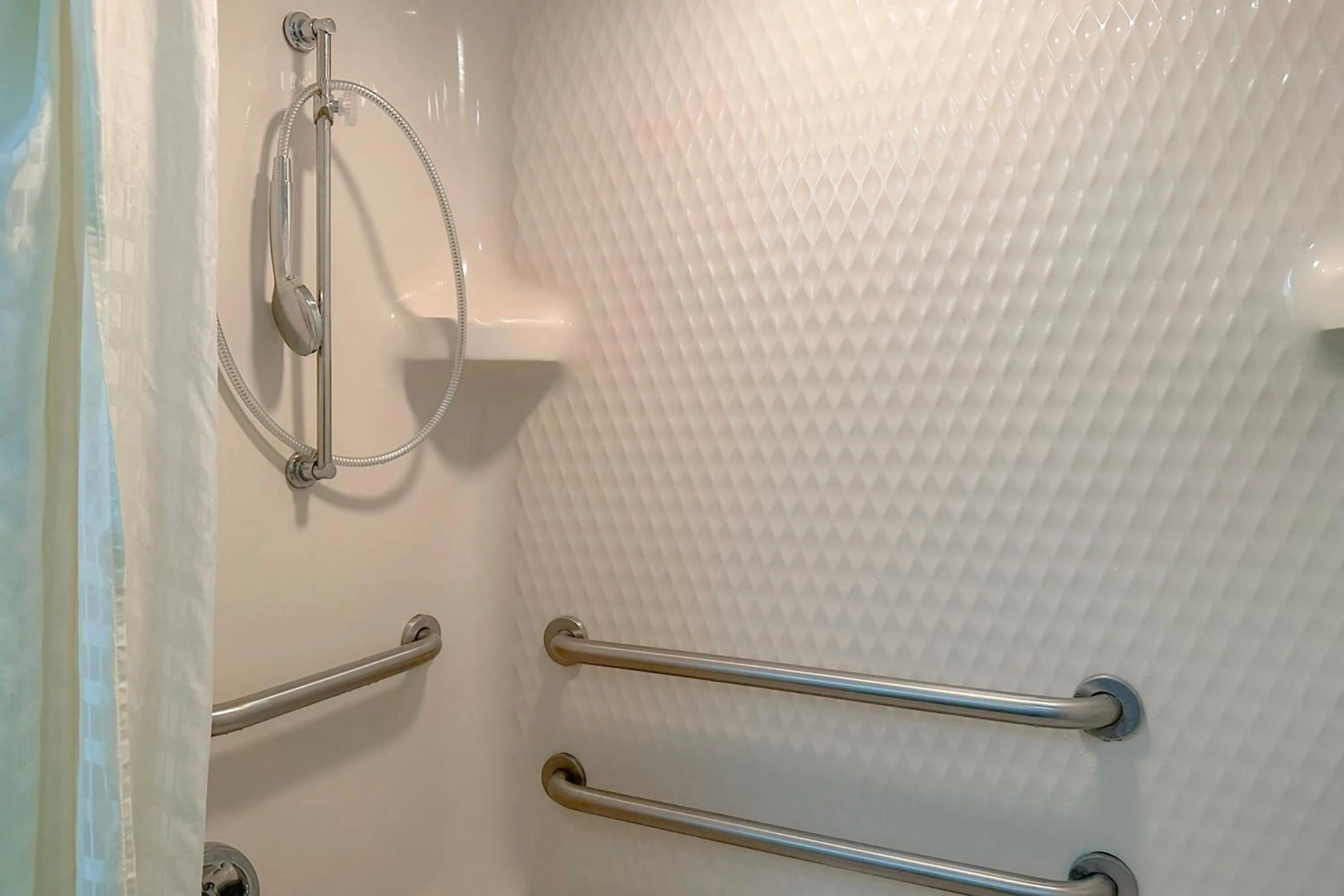 Bathroom in Classic Inn By Townhouse American Way Memphis I 240