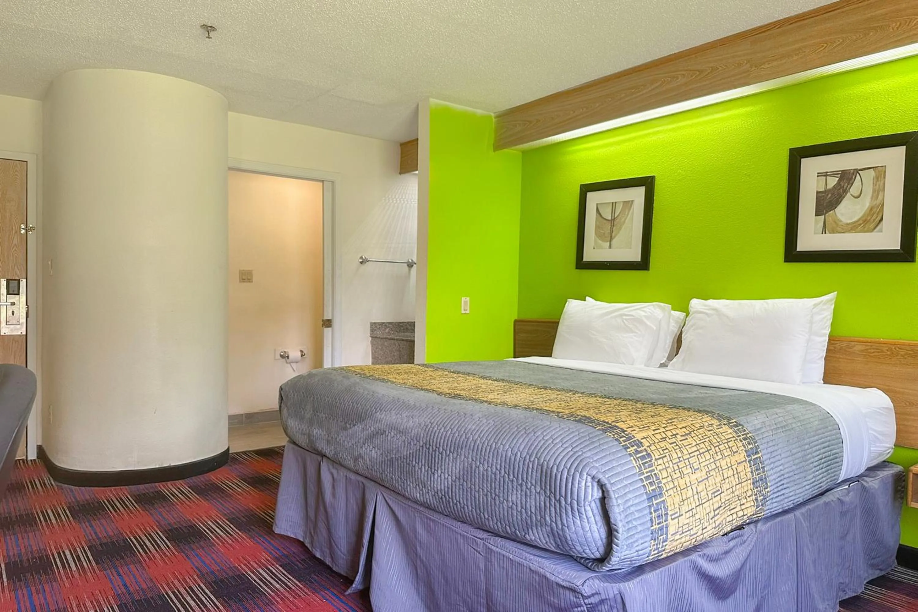 Bedroom, Bed in Classic Inn By Townhouse American Way Memphis I 240