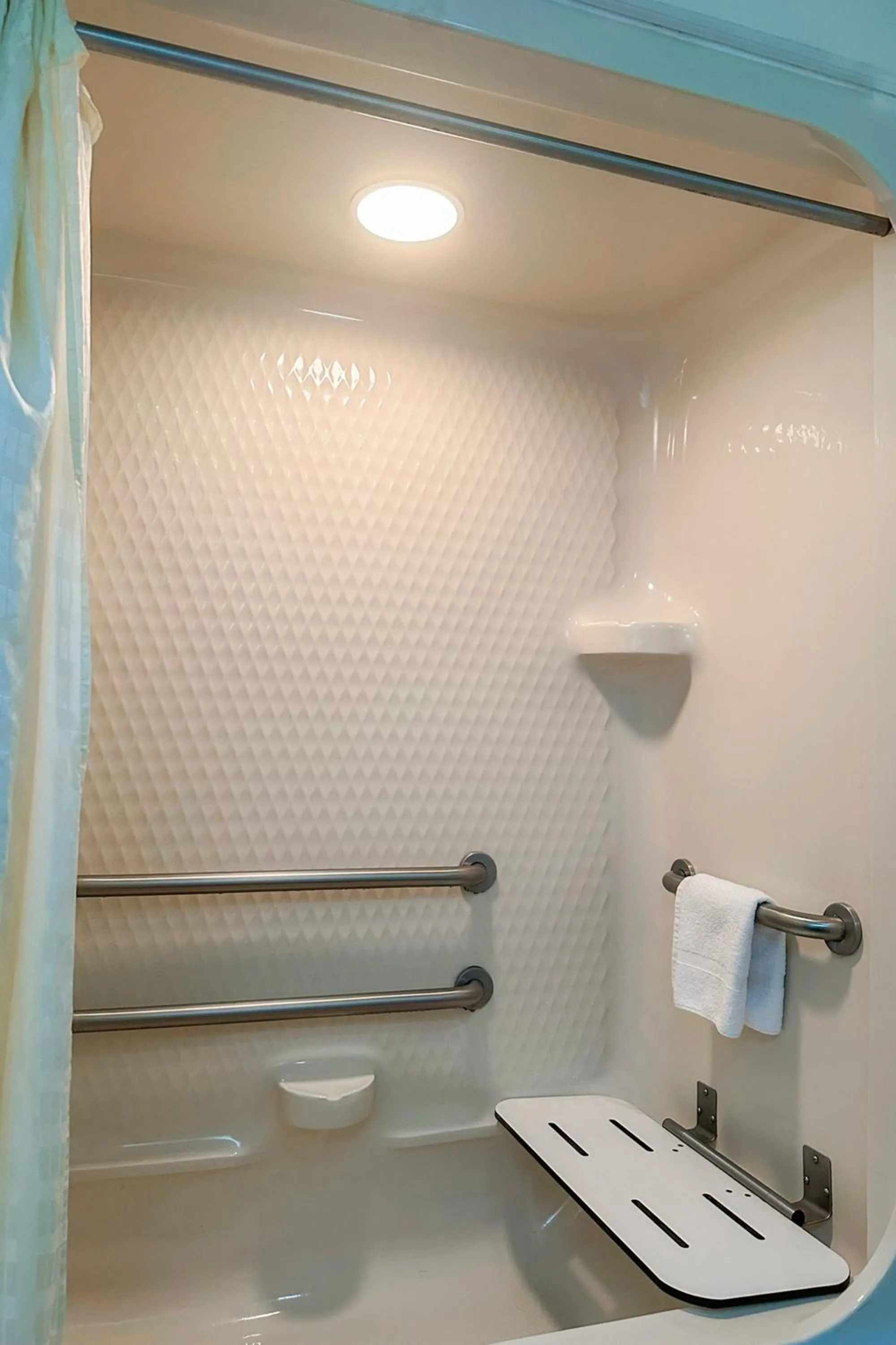 Bathroom in Classic Inn By Townhouse American Way Memphis I 240