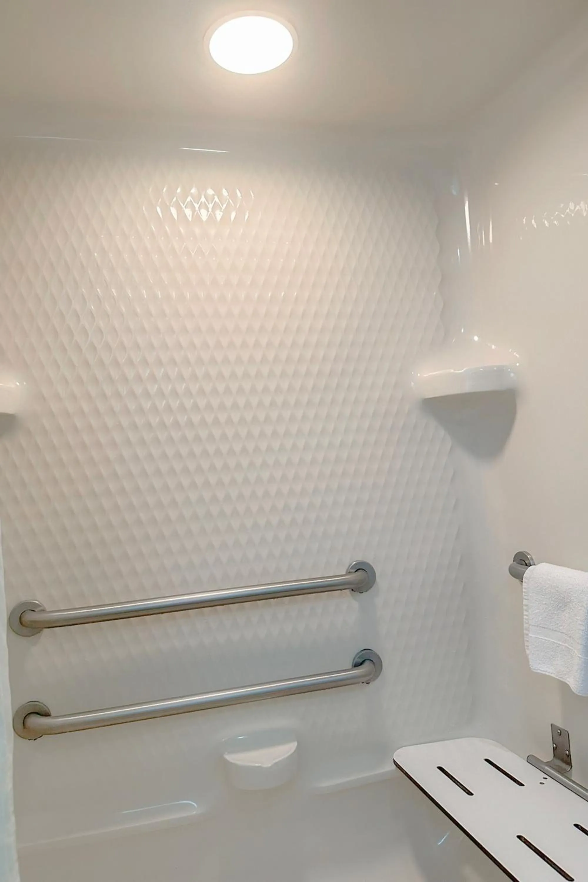 Bathroom in Classic Inn By Townhouse American Way Memphis I 240