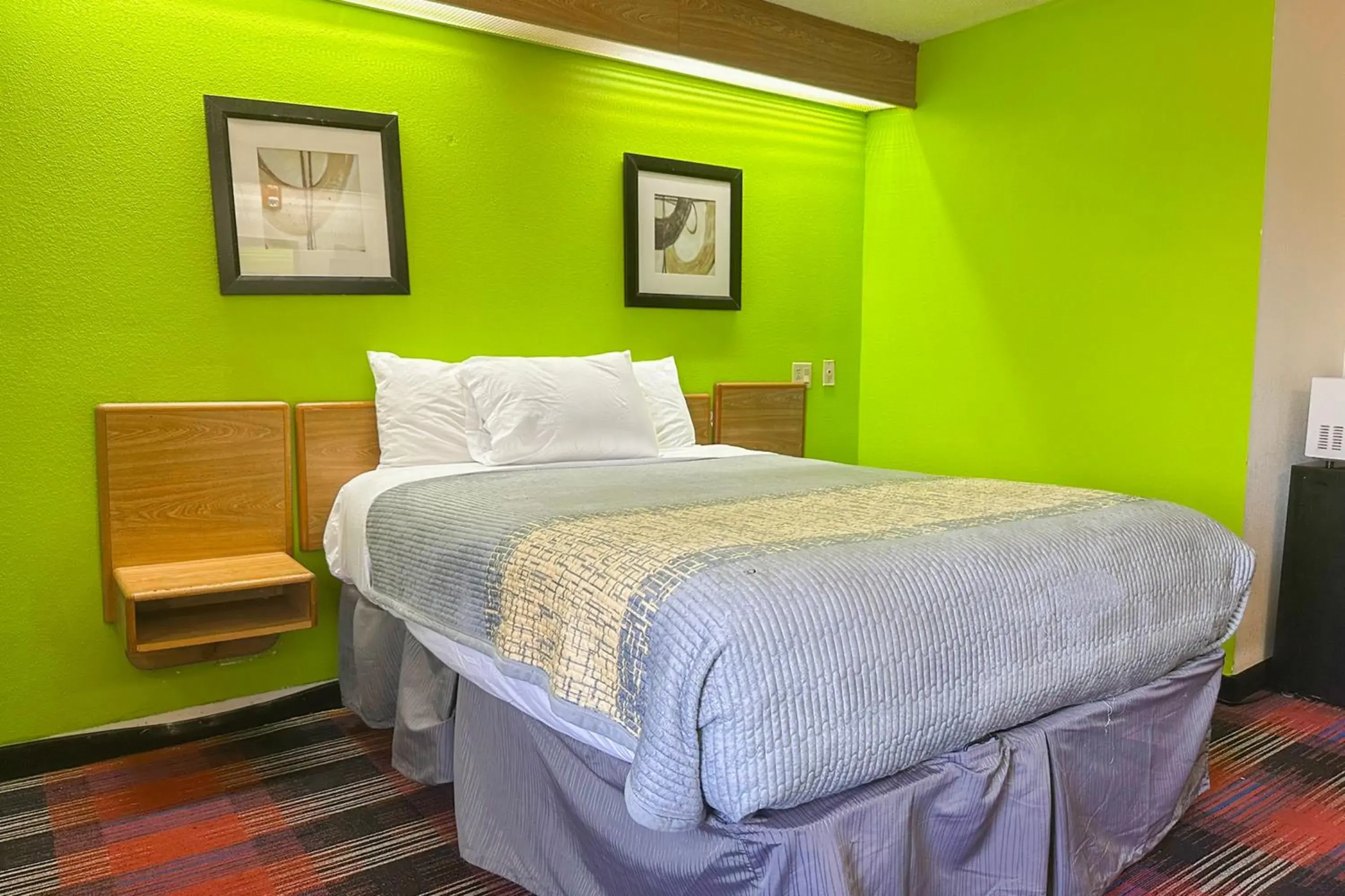 King Bed Non-Smoking in Classic Inn By OYO I- 240 Near Memphis Airport King Bed Non-Smoking in Classic Inn By OYO I- 240 Near Memphis Airport