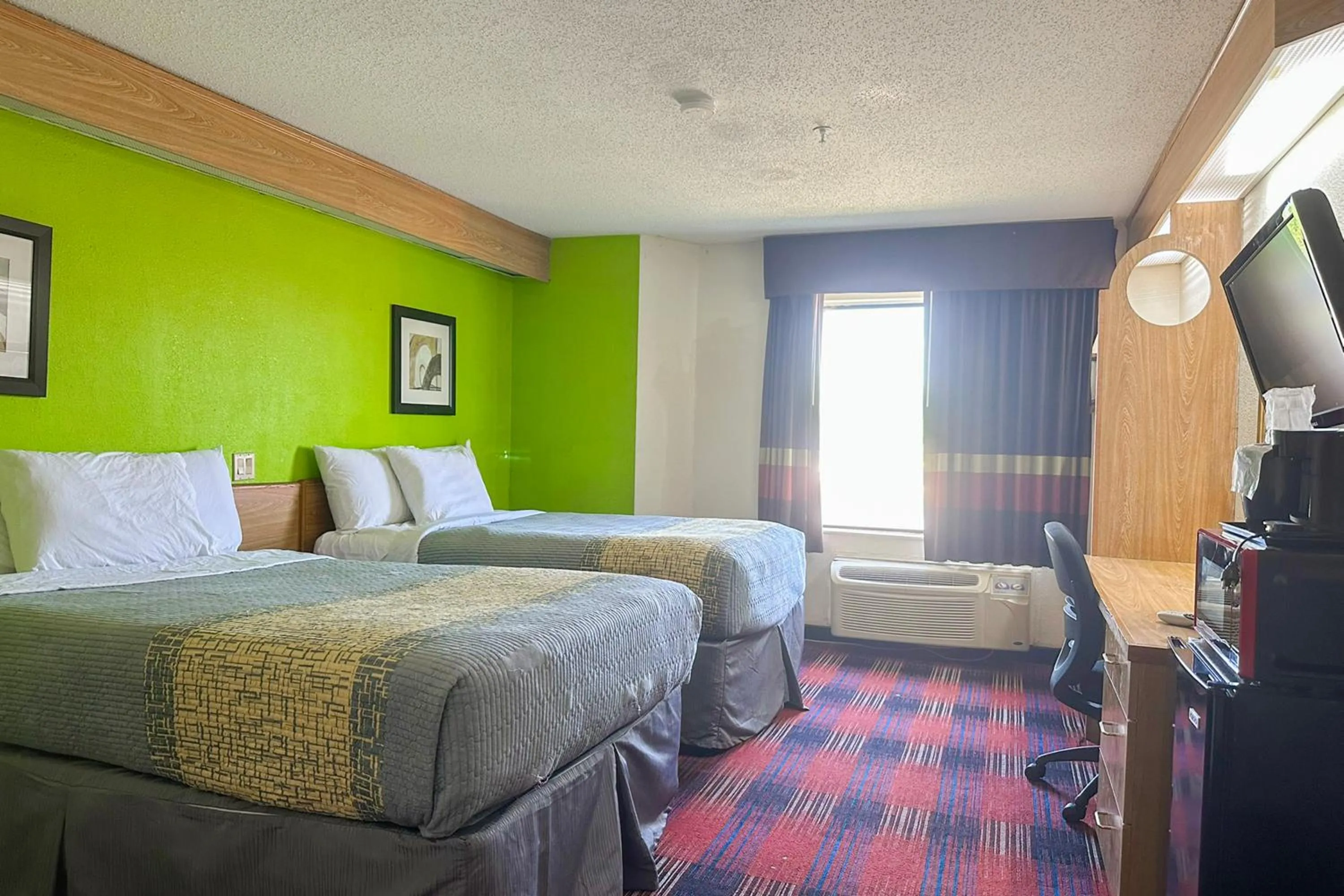 Bedroom, Bed in Classic Inn By Townhouse American Way Memphis I 240