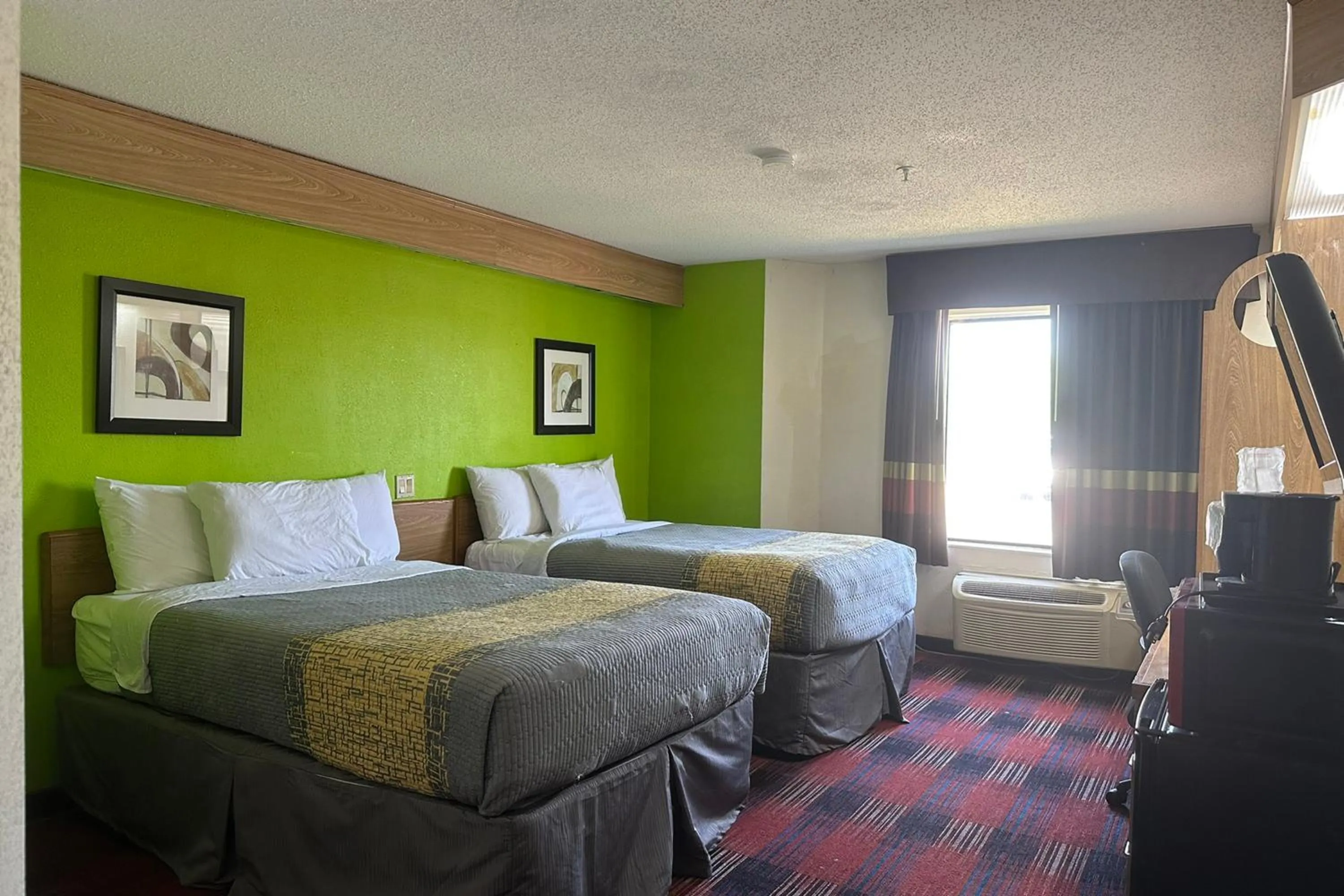 Bedroom, Bed in Classic Inn By Townhouse American Way Memphis I 240