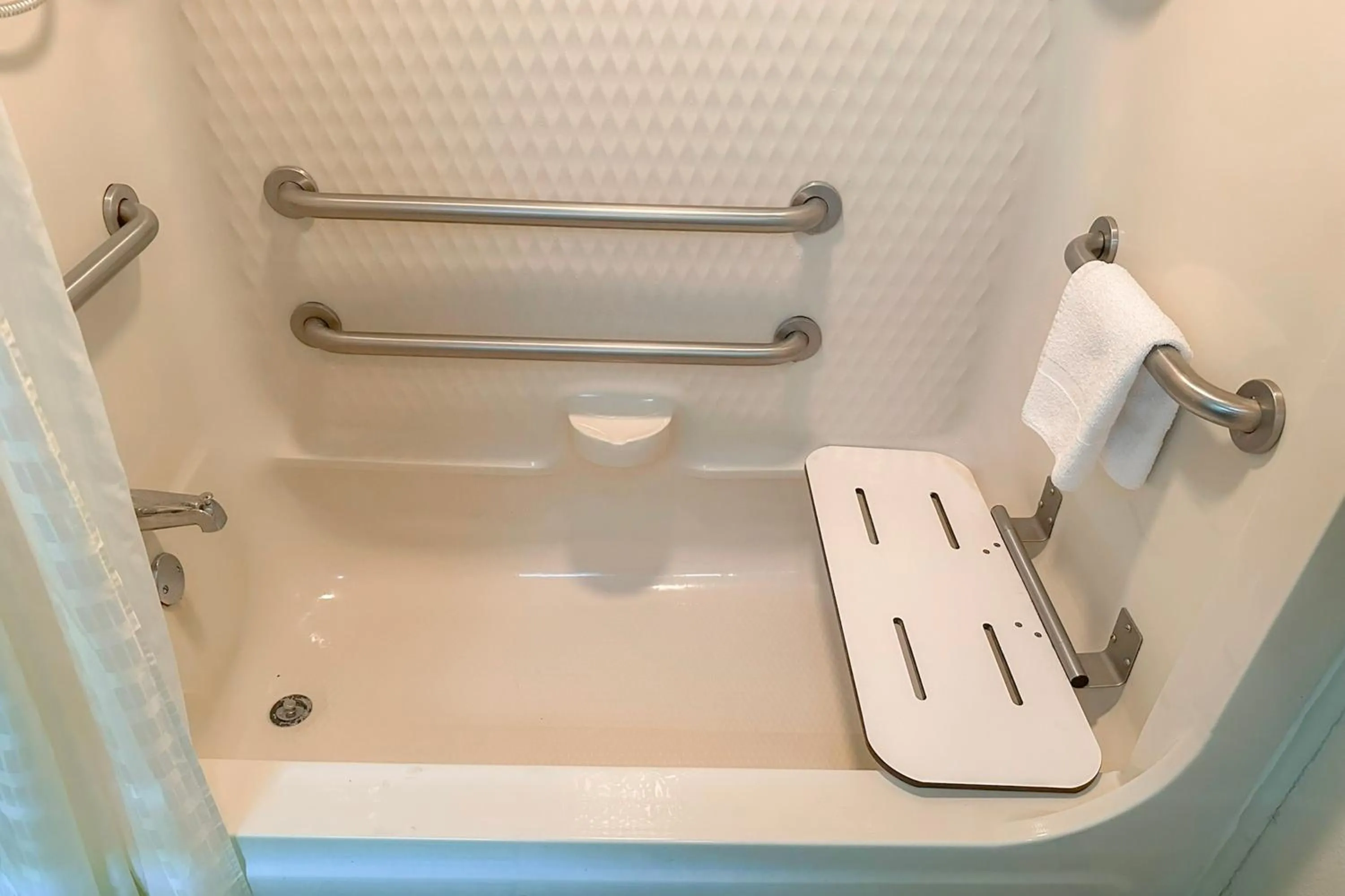 Bathroom in Classic Inn By Townhouse American Way Memphis I 240