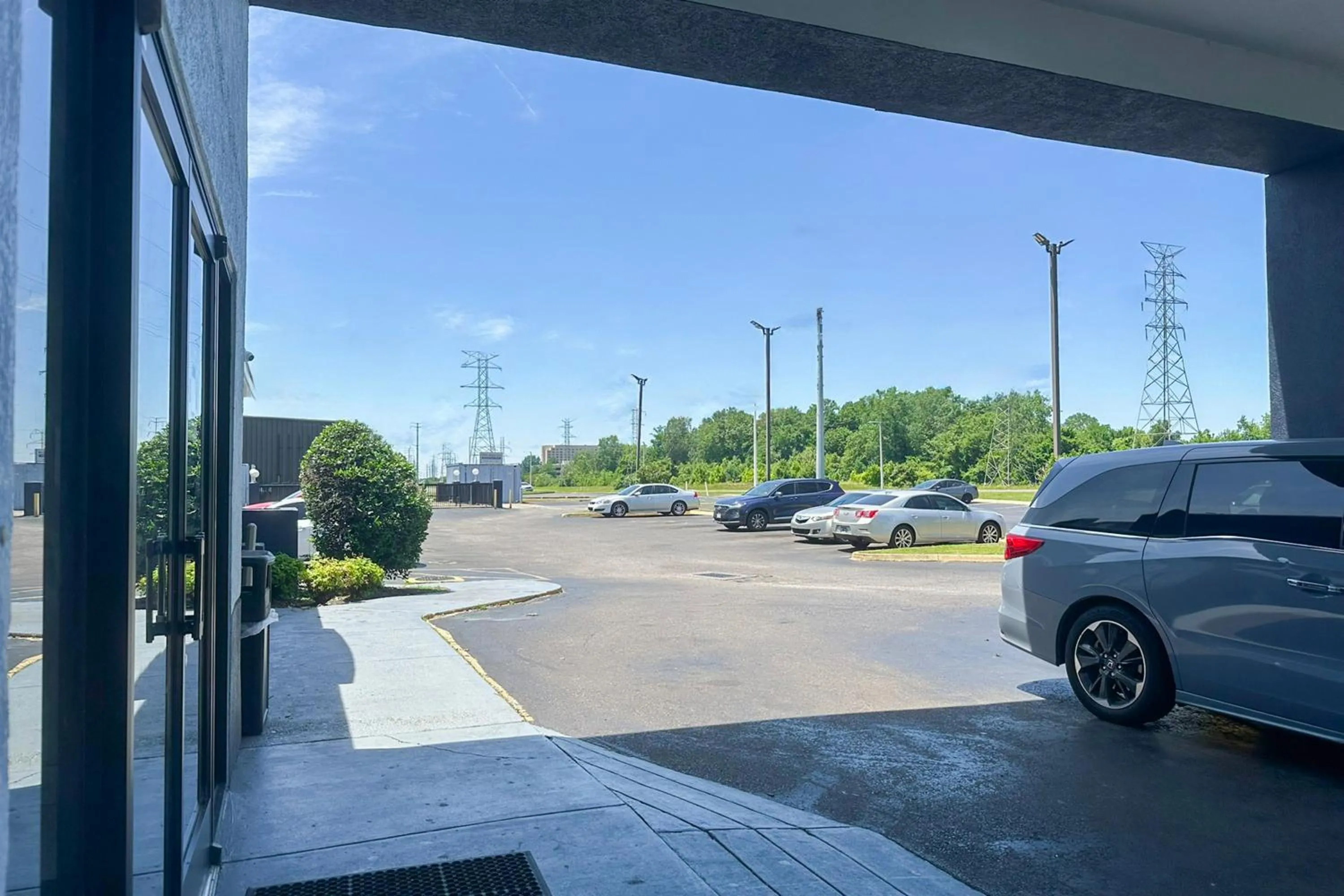 Parking in Classic Inn By Townhouse American Way Memphis I 240