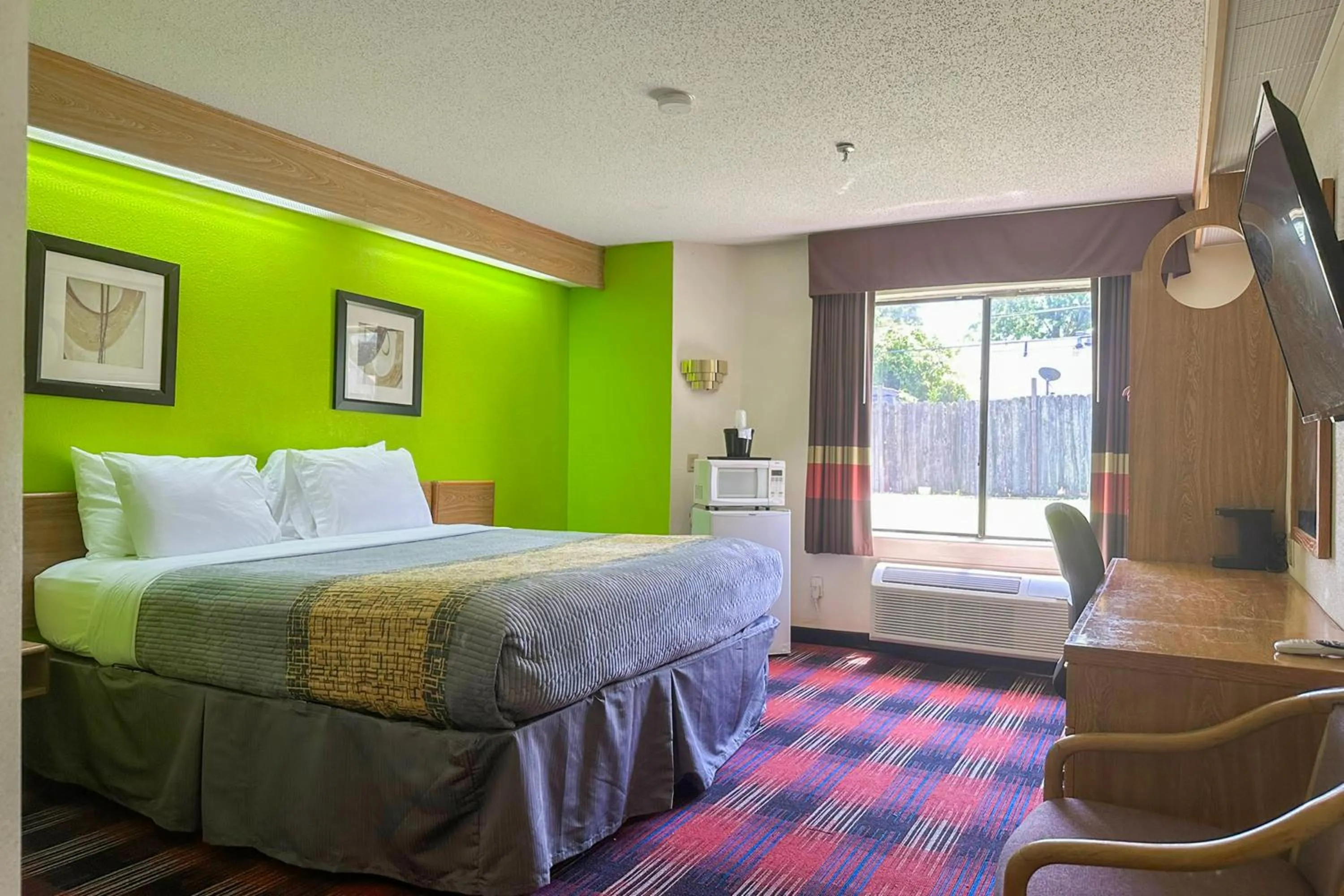 Bedroom, Bed in Classic Inn By Townhouse American Way Memphis I 240