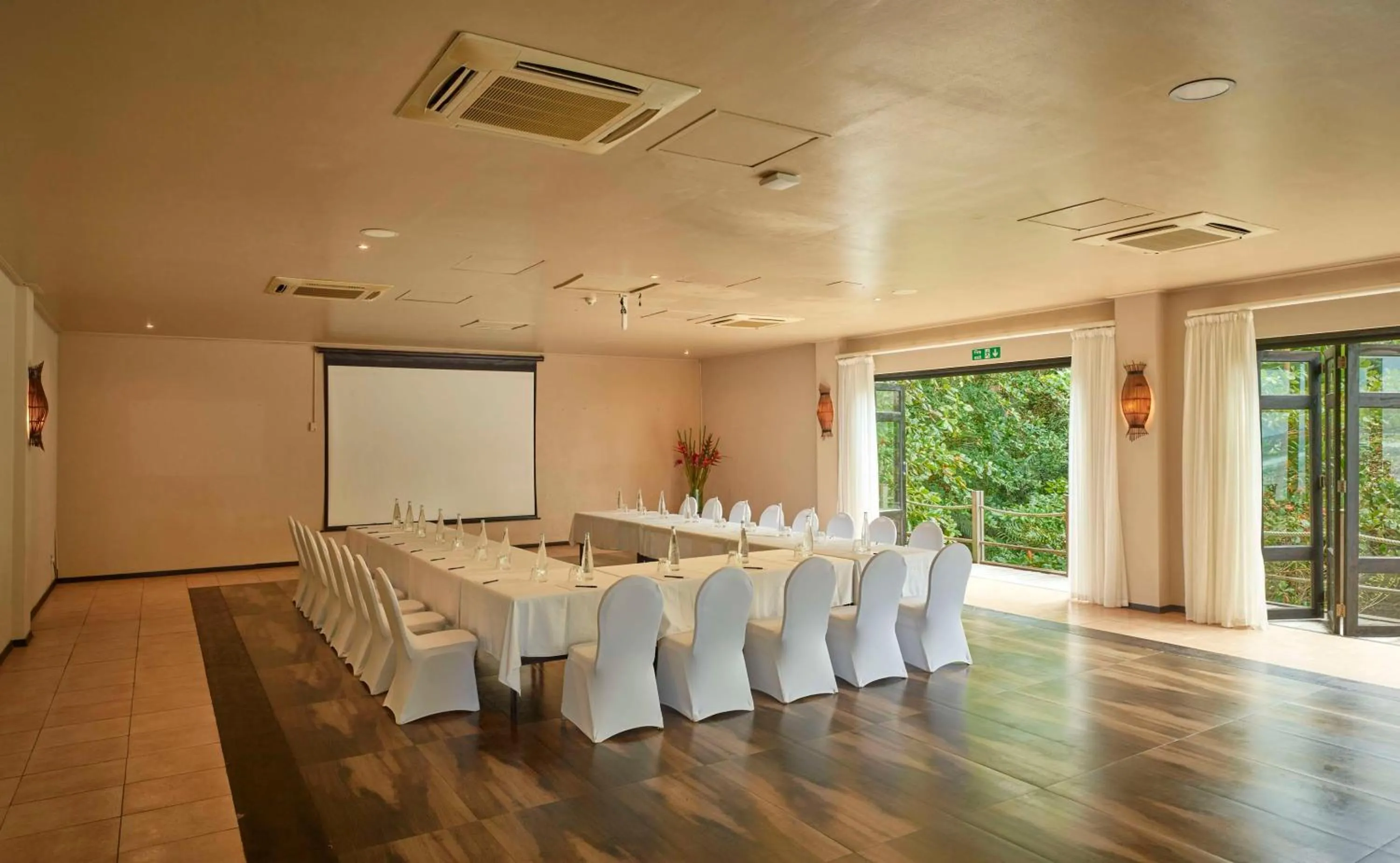 Meeting/conference room in DoubleTree by Hilton Seychelles Allamanda Resort & Spa