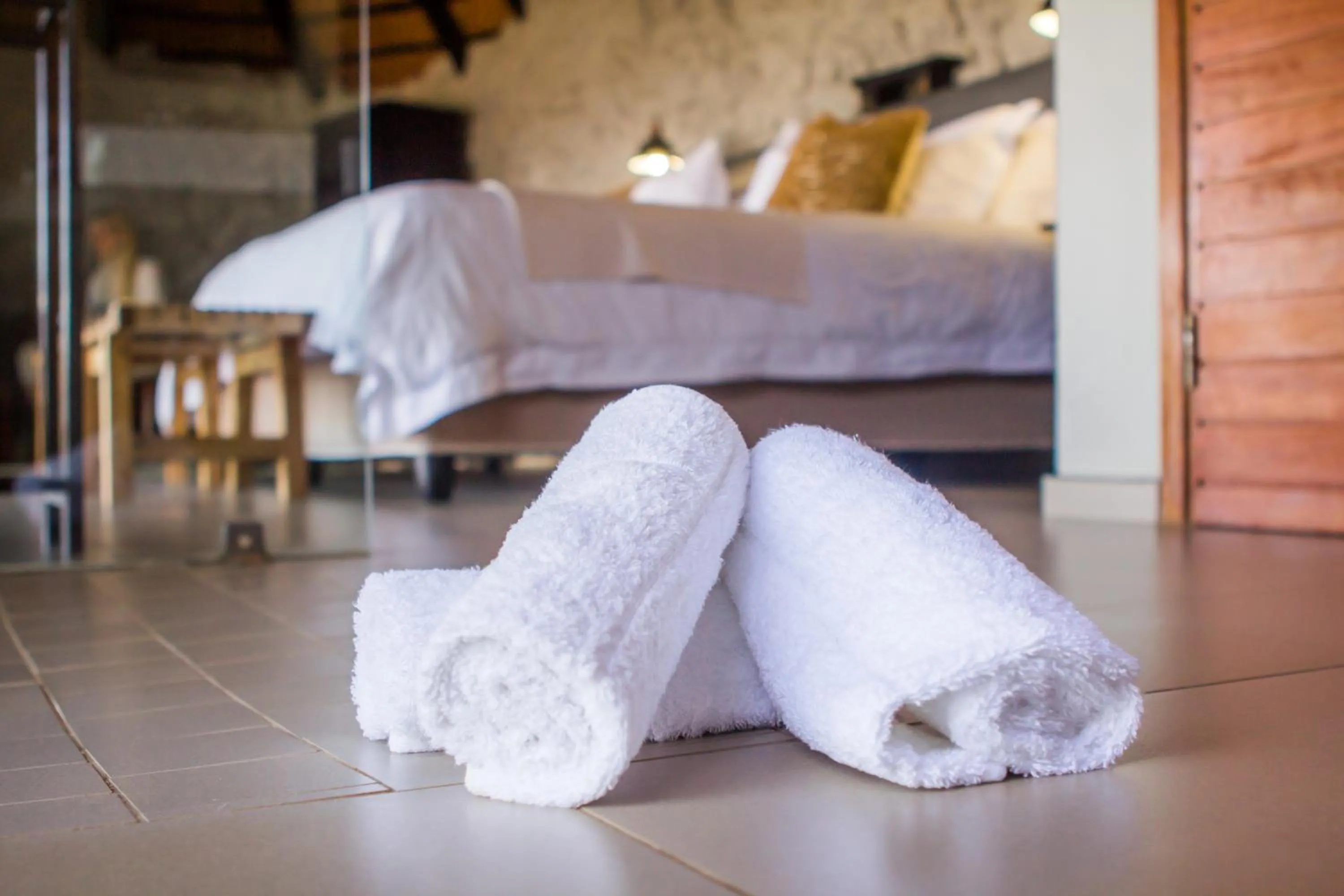 Shower, Bed in Leopard Mountain Safari Lodge