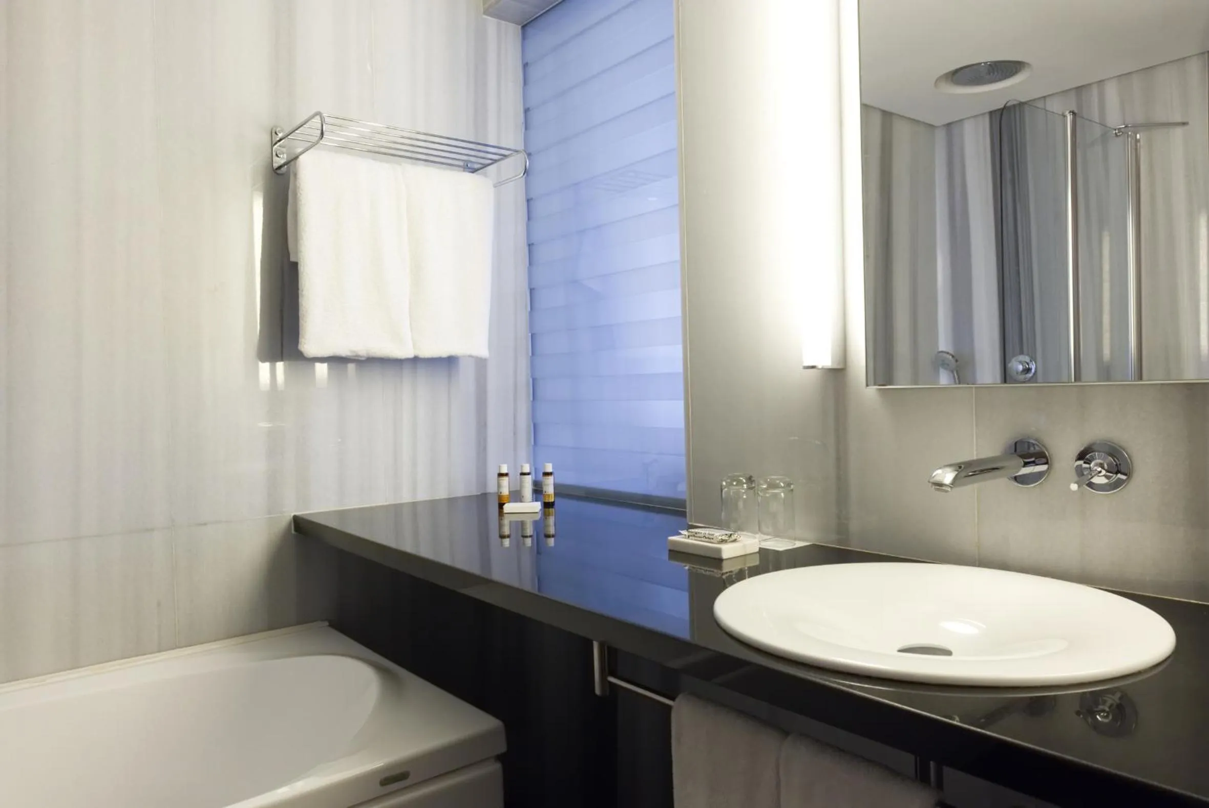 Bathroom in Sunrise Pearl Hotel & Spa