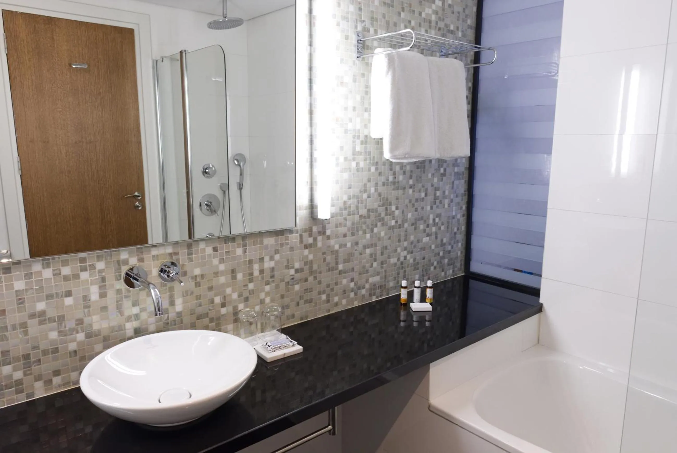 Bathroom in Sunrise Pearl Hotel & Spa