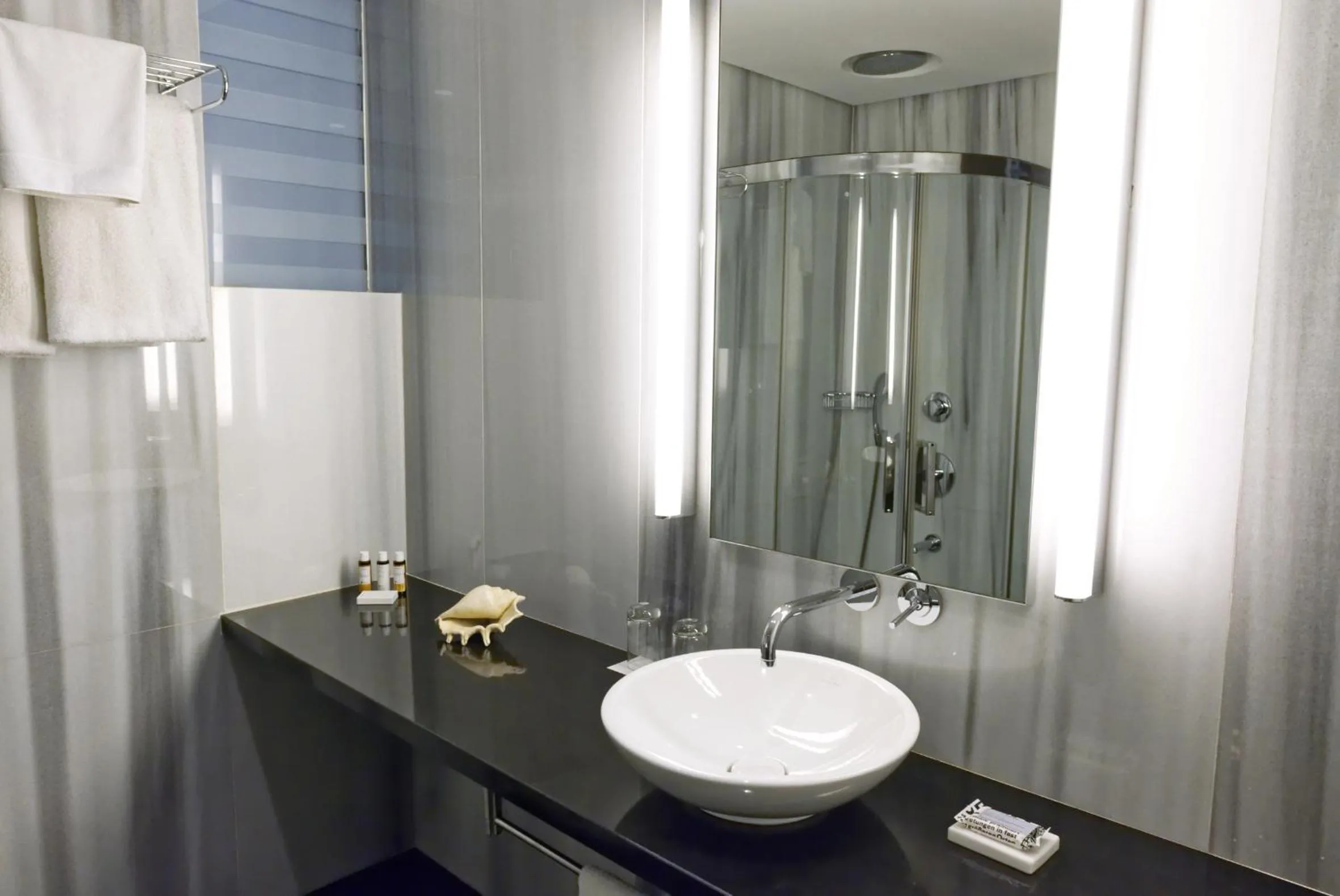 Bathroom in Sunrise Pearl Hotel & Spa