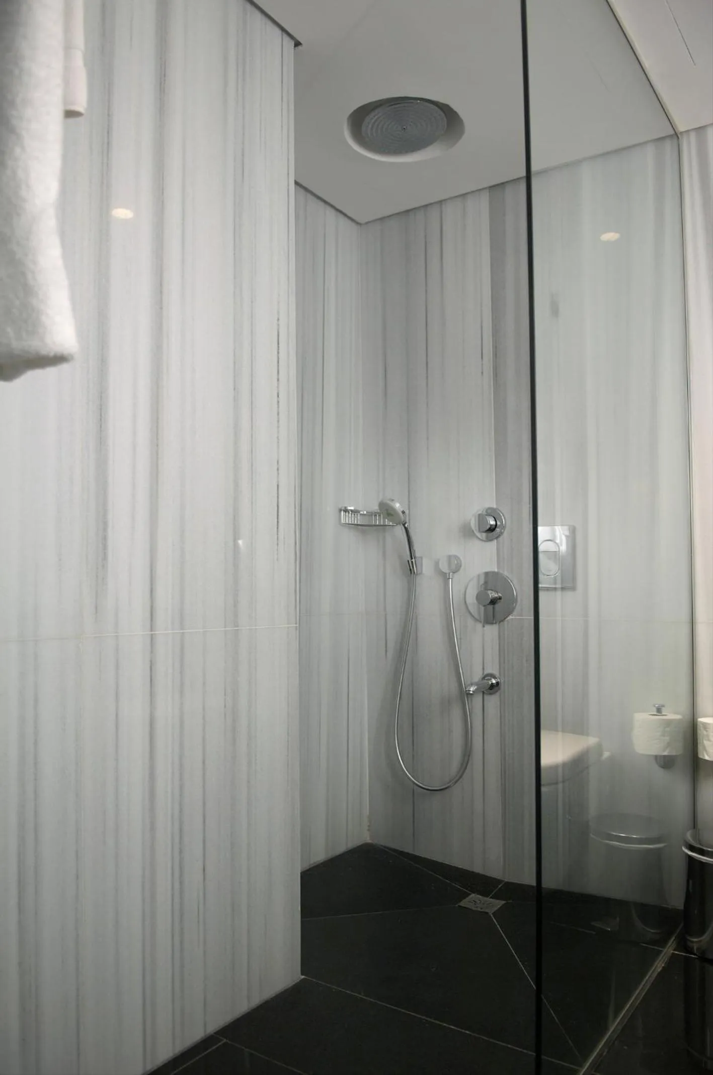 Bathroom in Sunrise Pearl Hotel & Spa