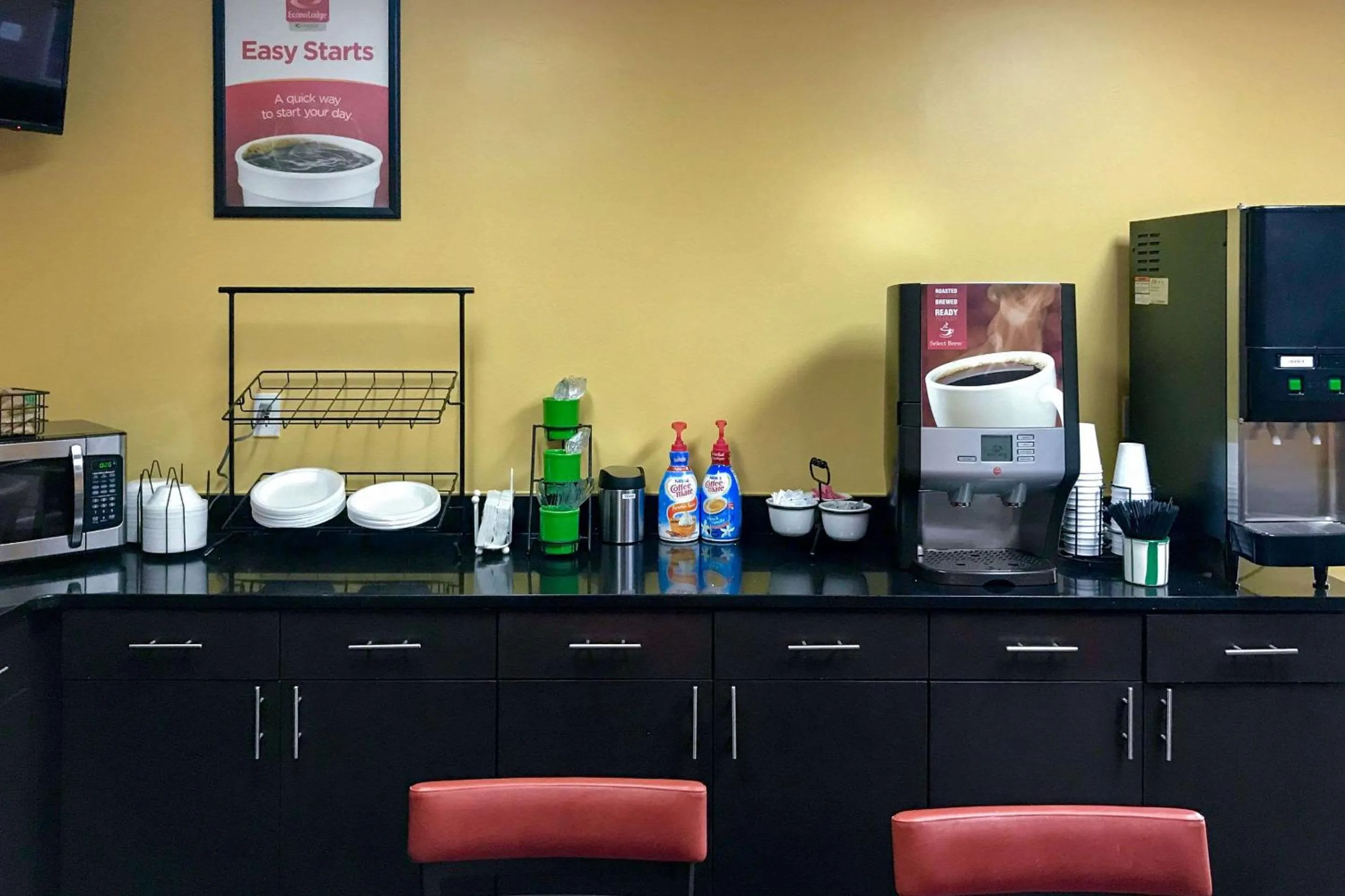 Restaurant/places to eat in Econo Lodge Purcell