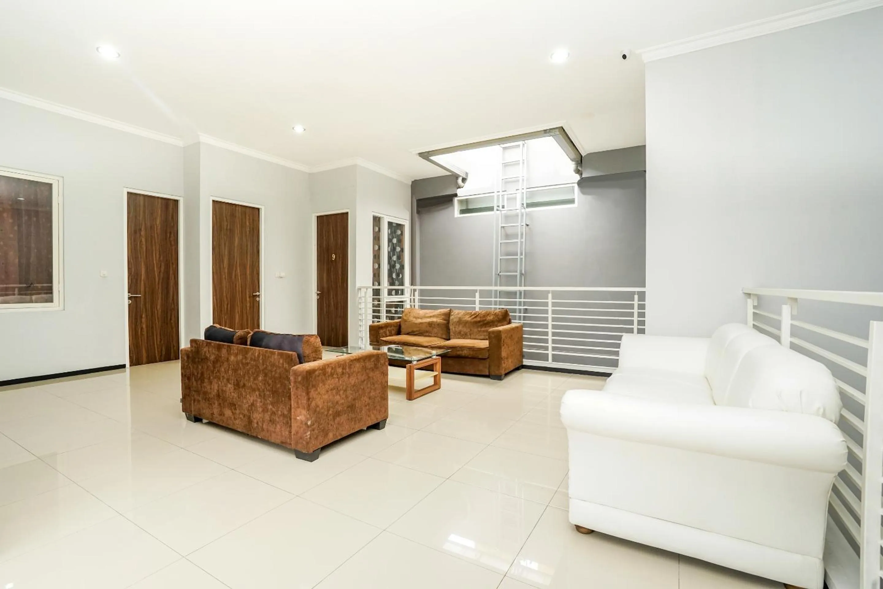 Living room in RedDoorz near Surabaya Zoo