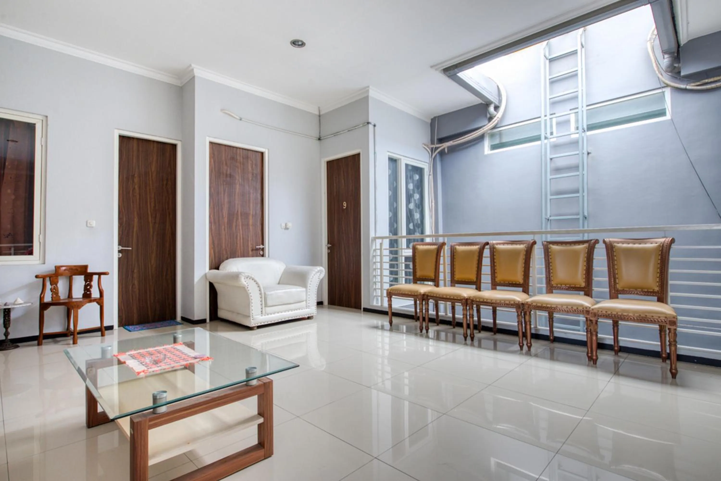 Living room in RedDoorz near Surabaya Zoo