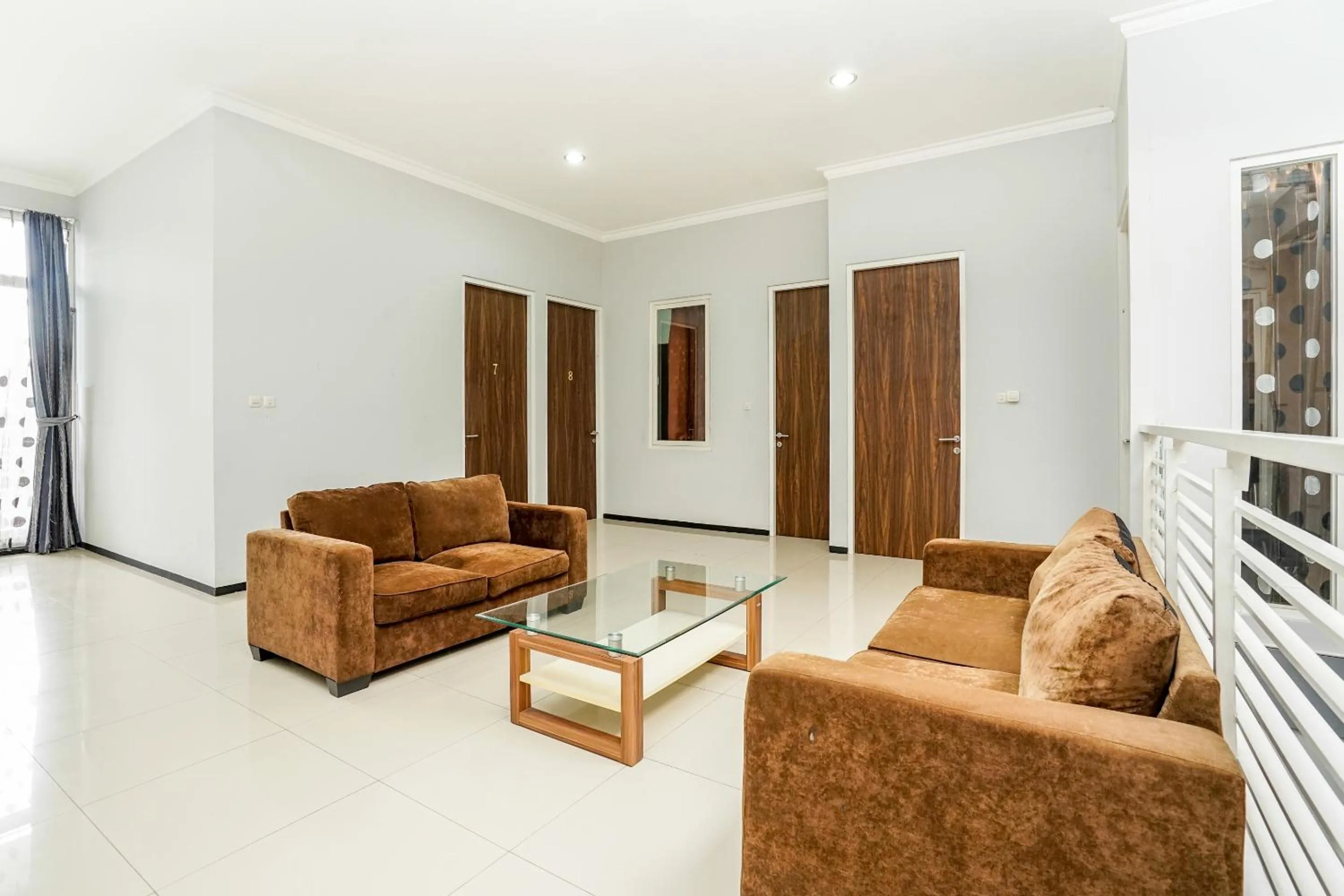 Living room in RedDoorz near Surabaya Zoo