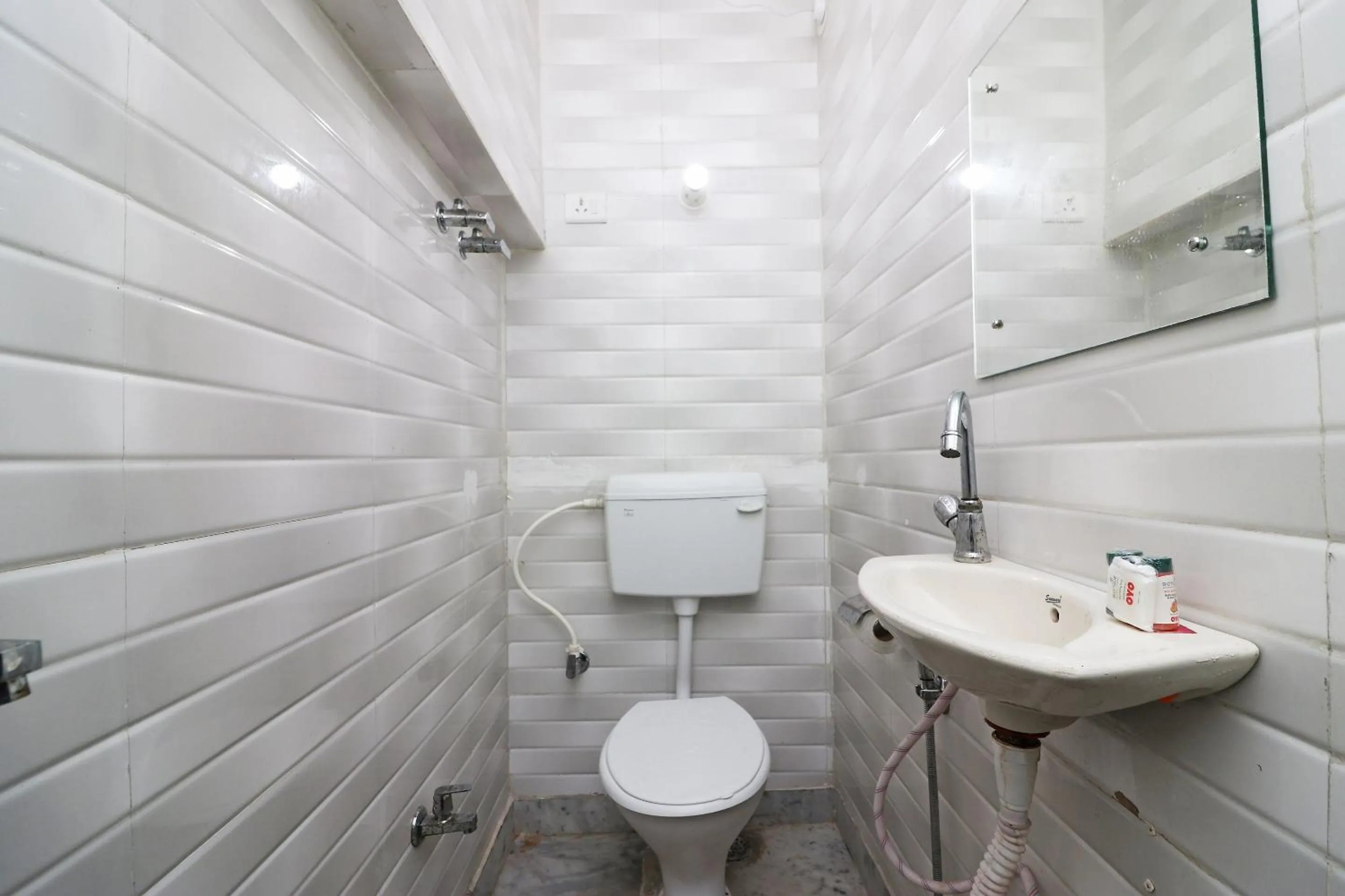 Bathroom in Hotel O Zaki Hs Near Taj Mahal