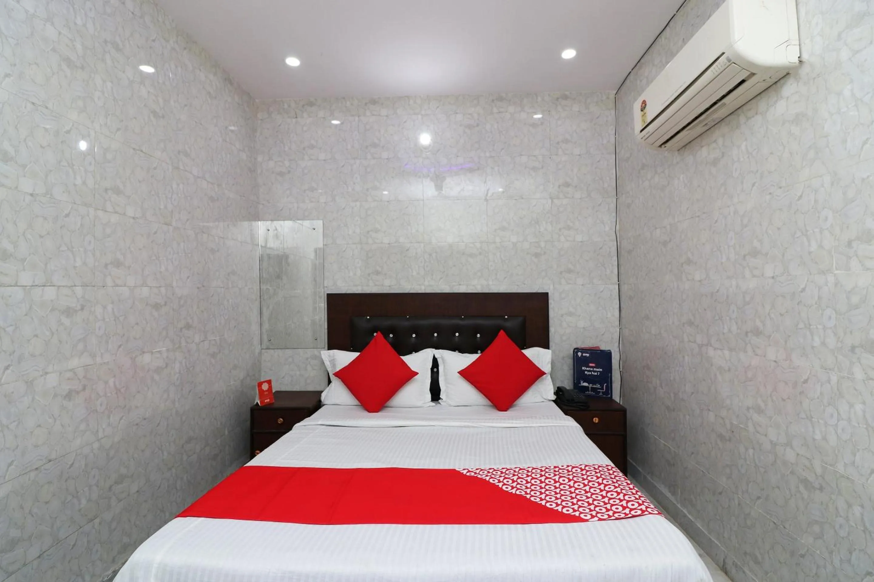 Bedroom, Bed in Hotel O Zaki Hs Near Taj Mahal