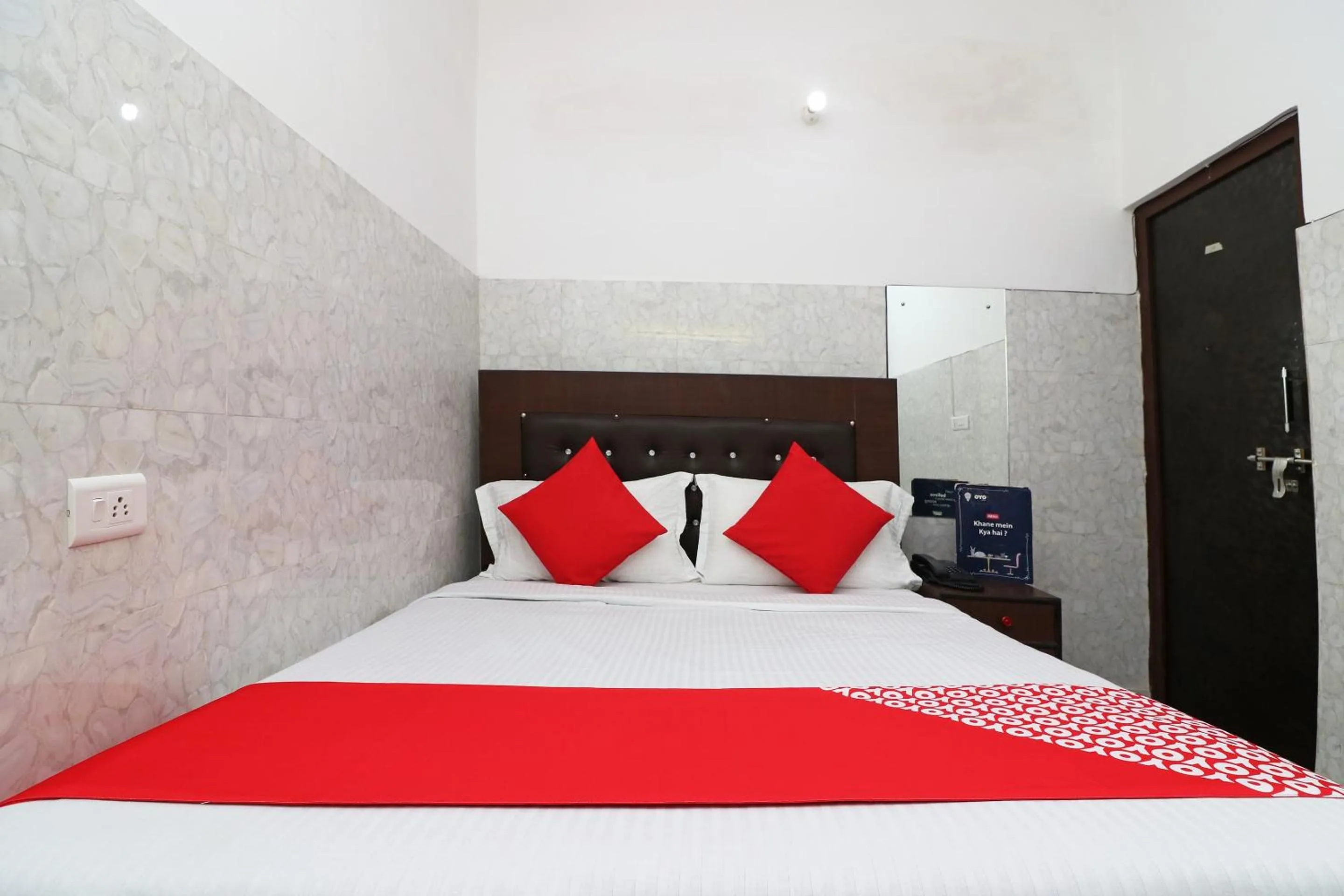 Bedroom, Bed in Hotel O Zaki Hs Near Taj Mahal