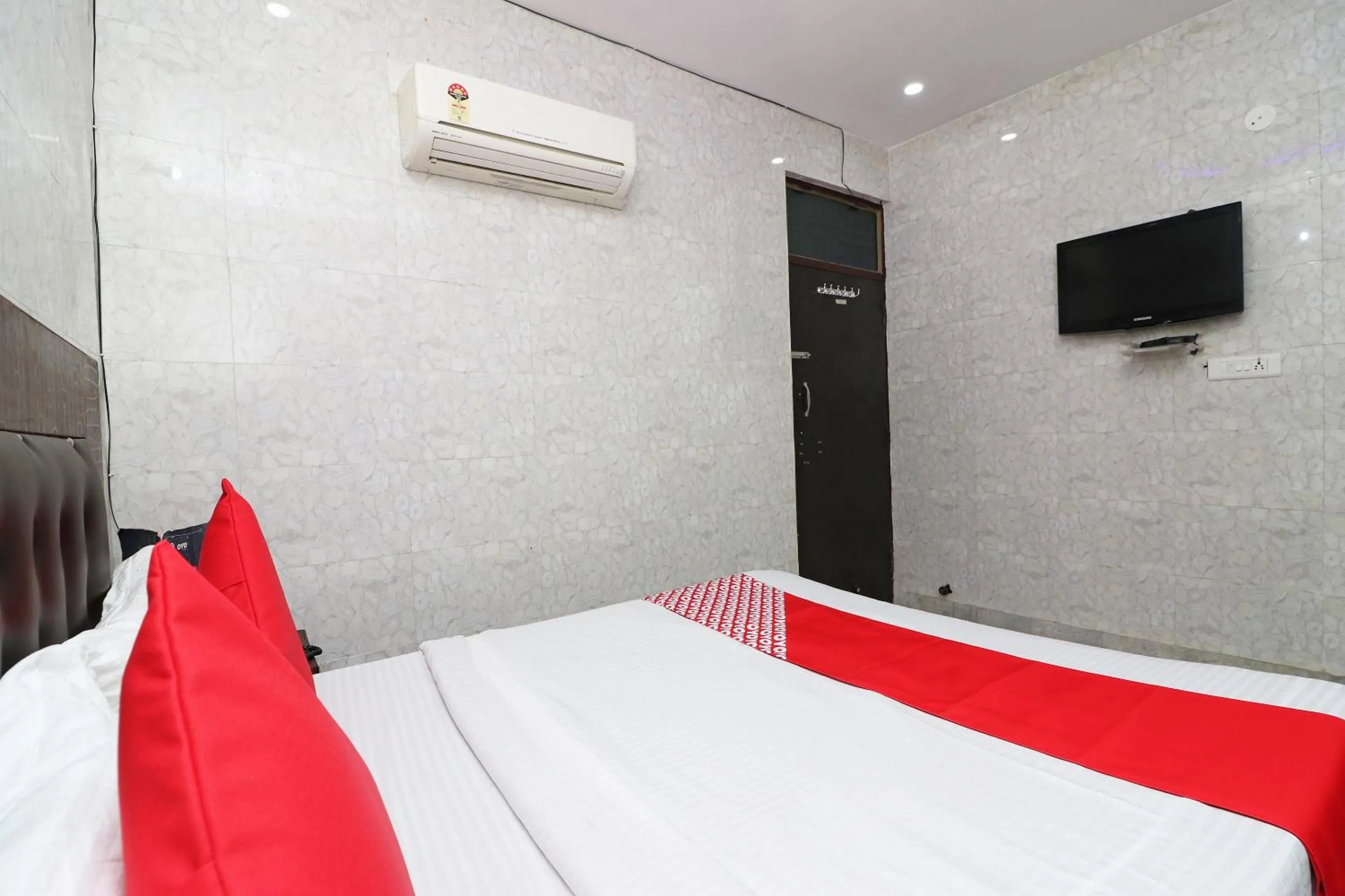 Lobby or reception, Bed in Hotel O Zaki Hs Near Taj Mahal