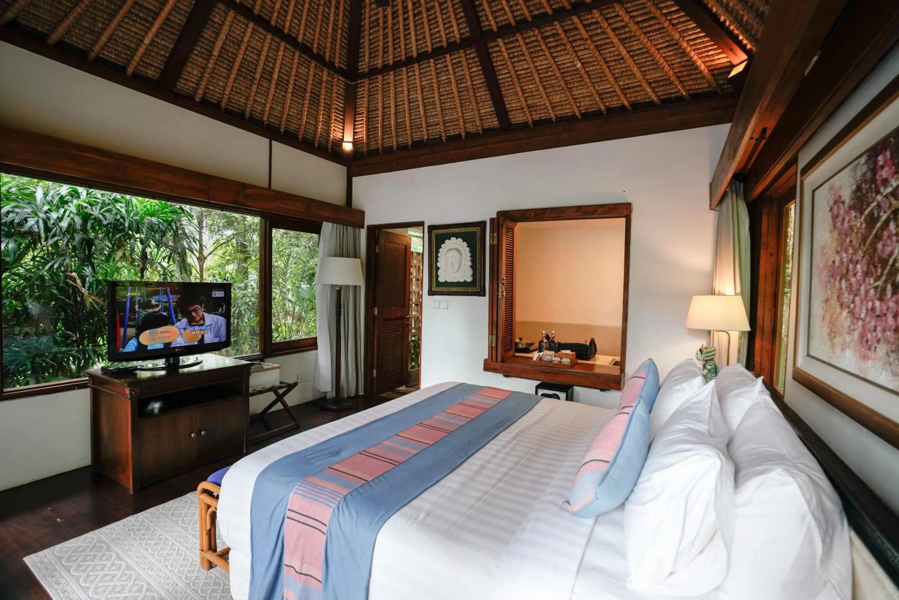 Photo of the whole room, Bed in Umah Lawas Villa Ubud