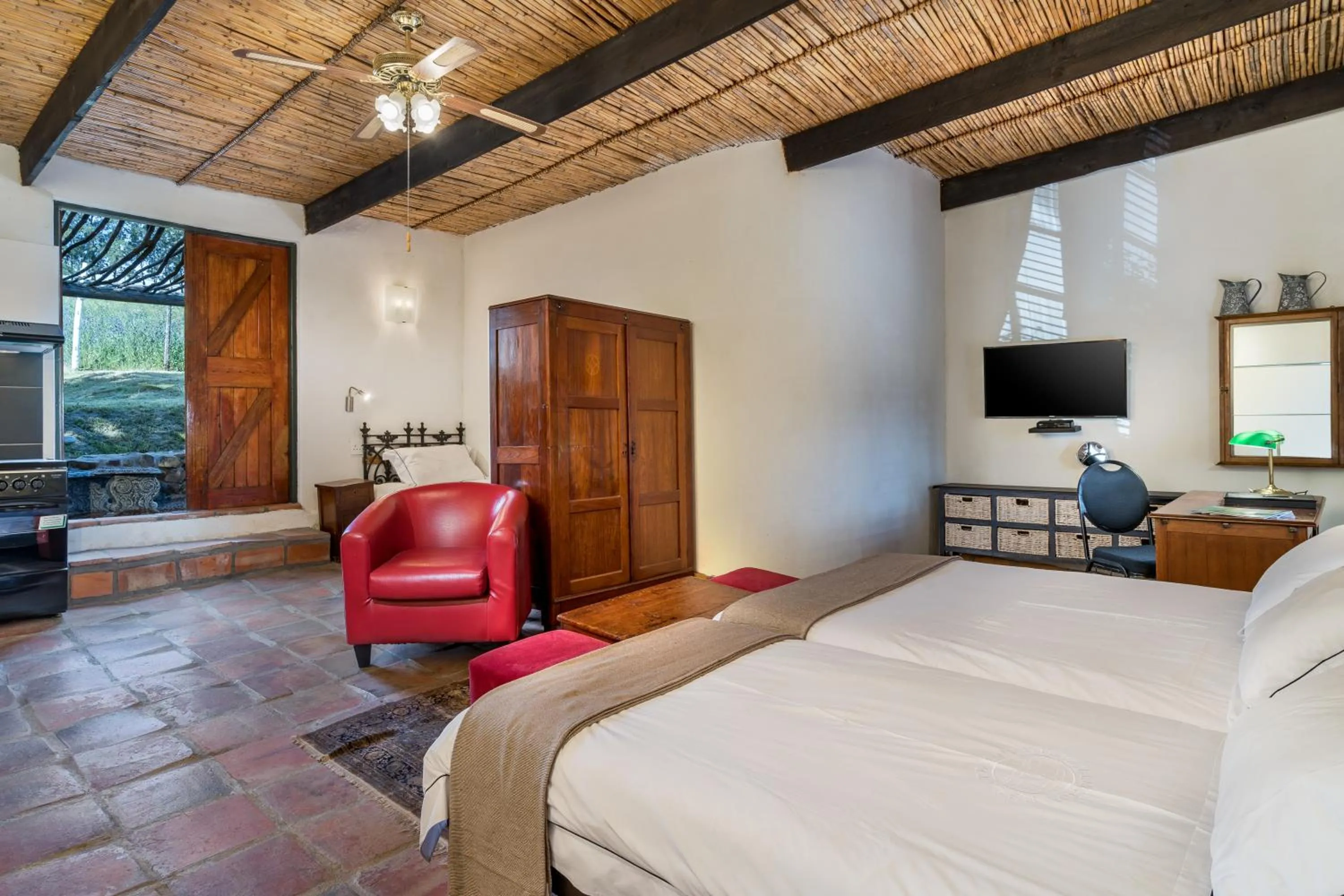 Photo of the whole room, Bed in Oude Wellington Estate