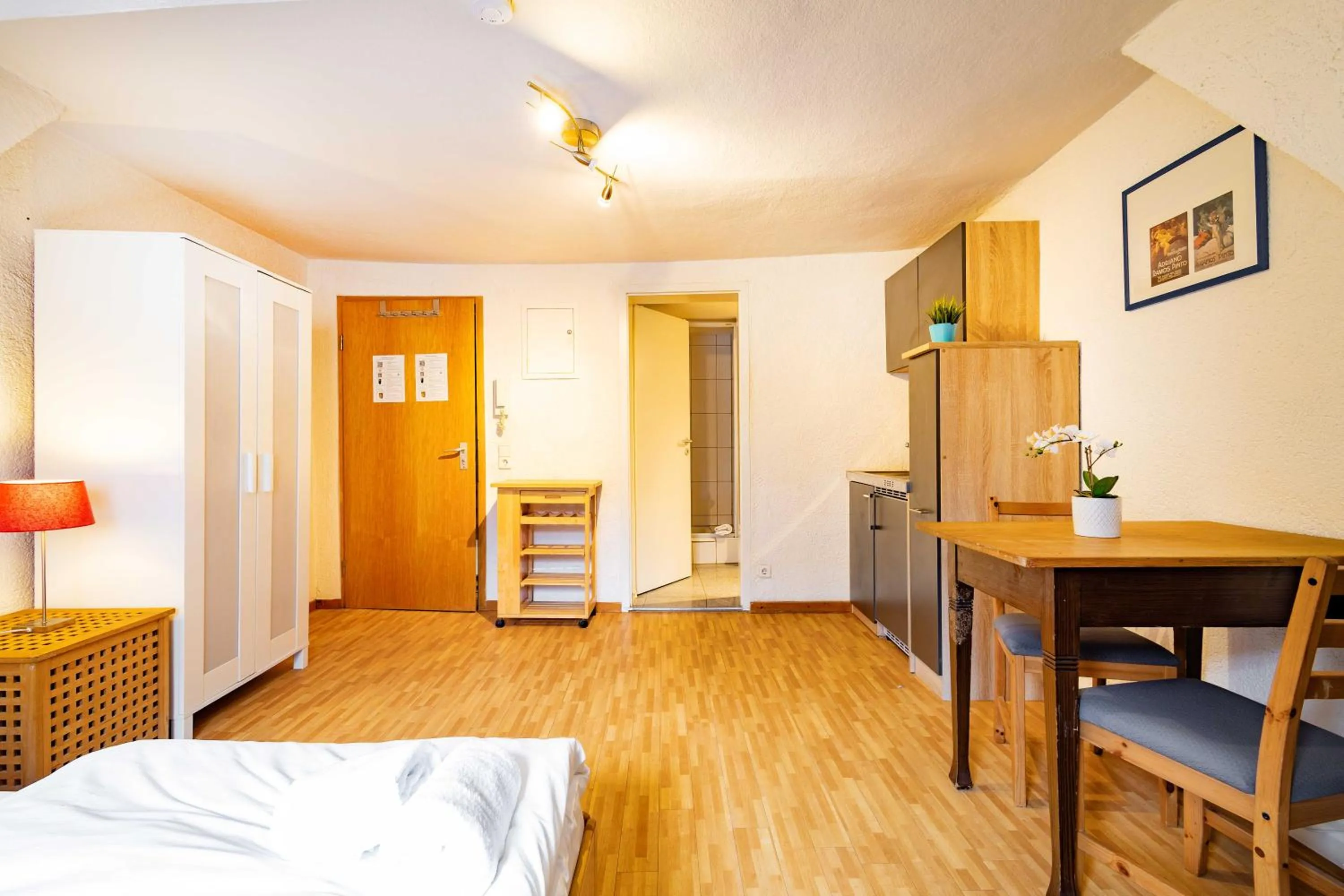 Kitchen or kitchenette, Bed in StayInn Apartments City Center