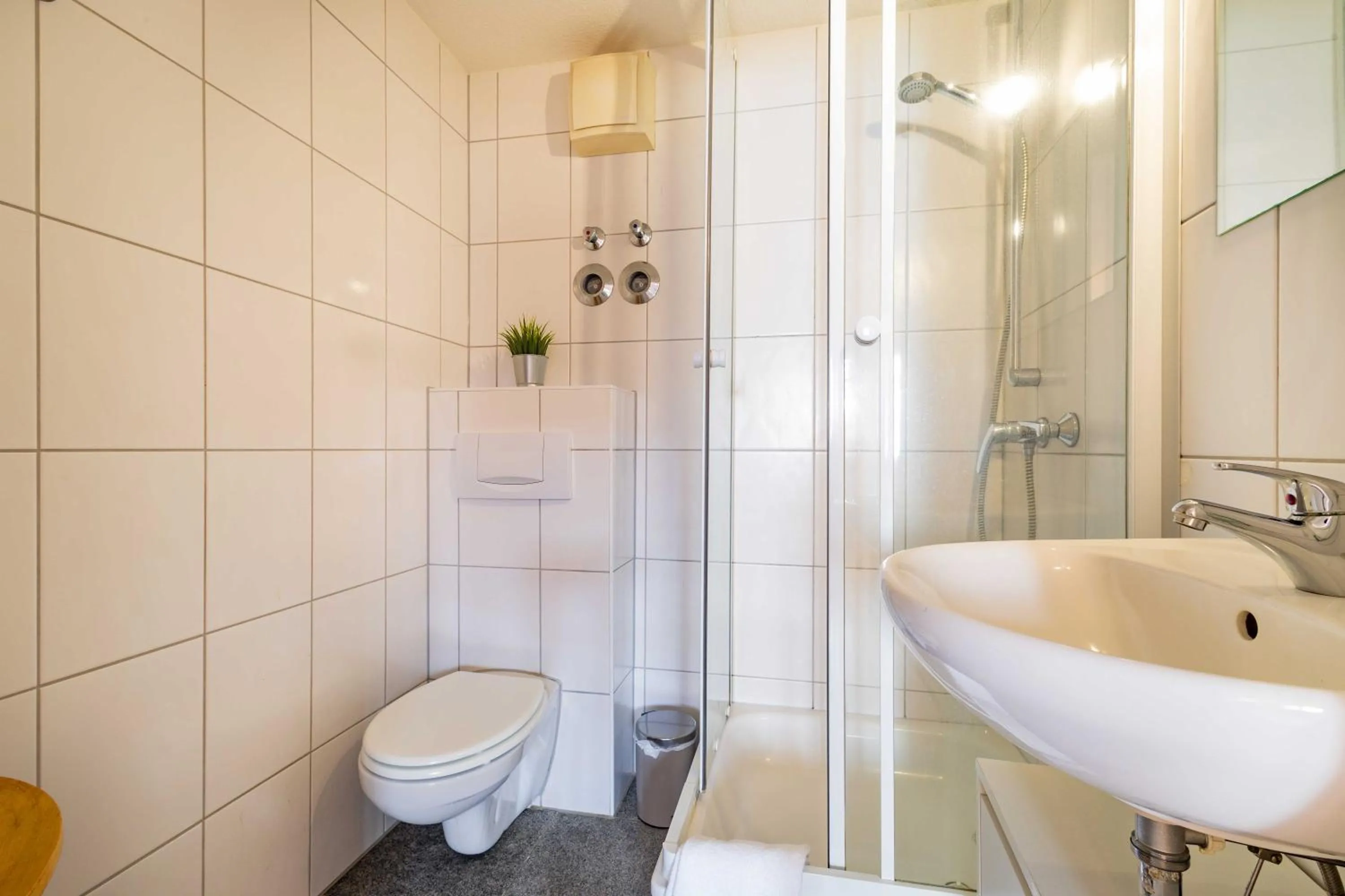 Shower in StayInn Apartments City Center