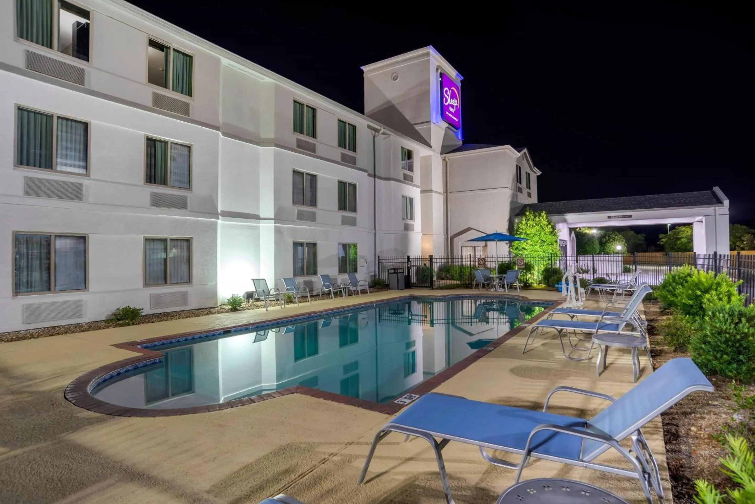 Swimming pool in Sleep Inn Baton Rouge East I-12