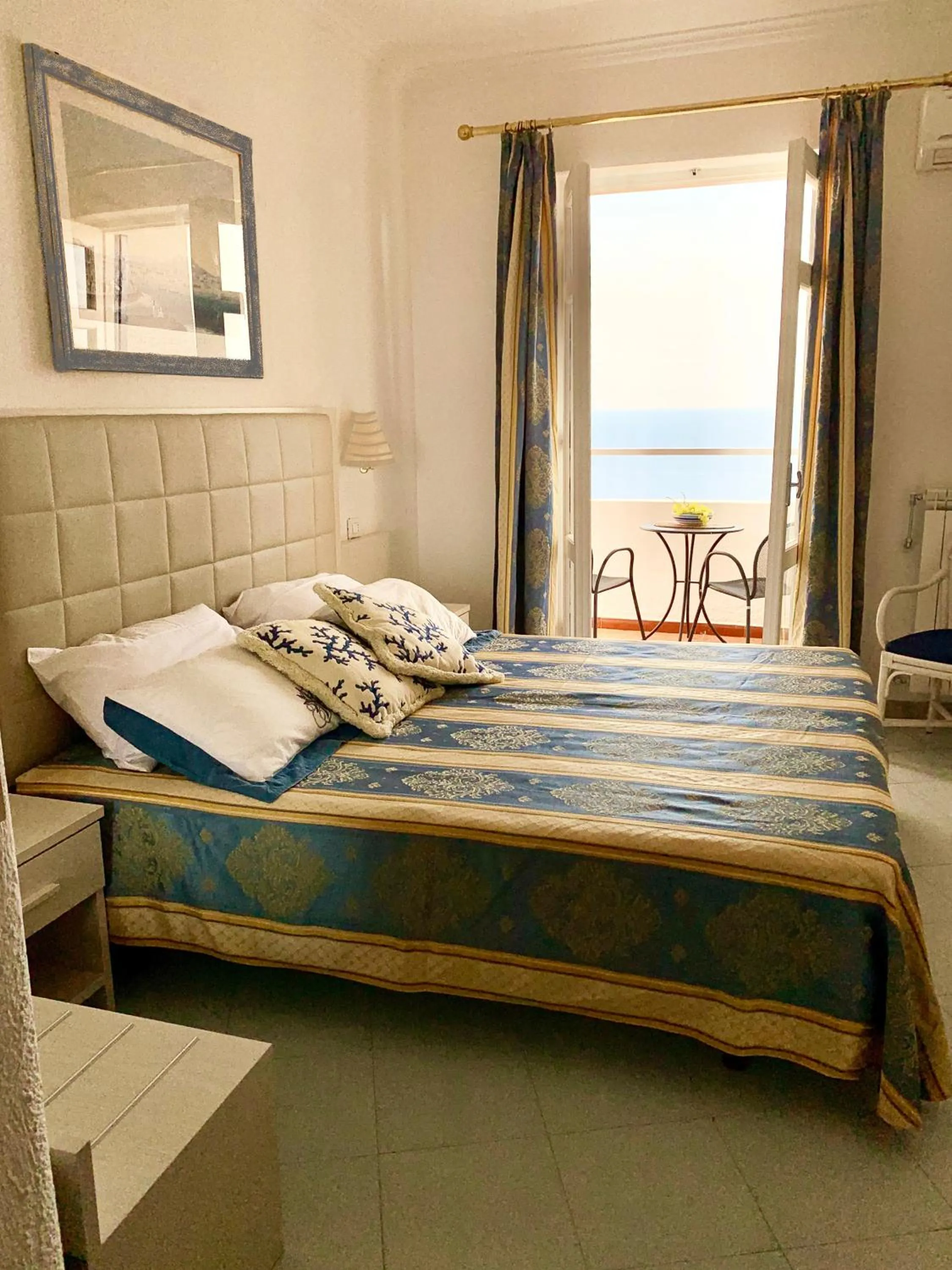 Photo of the whole room, Bed in Hotel Grazia alla Scannella