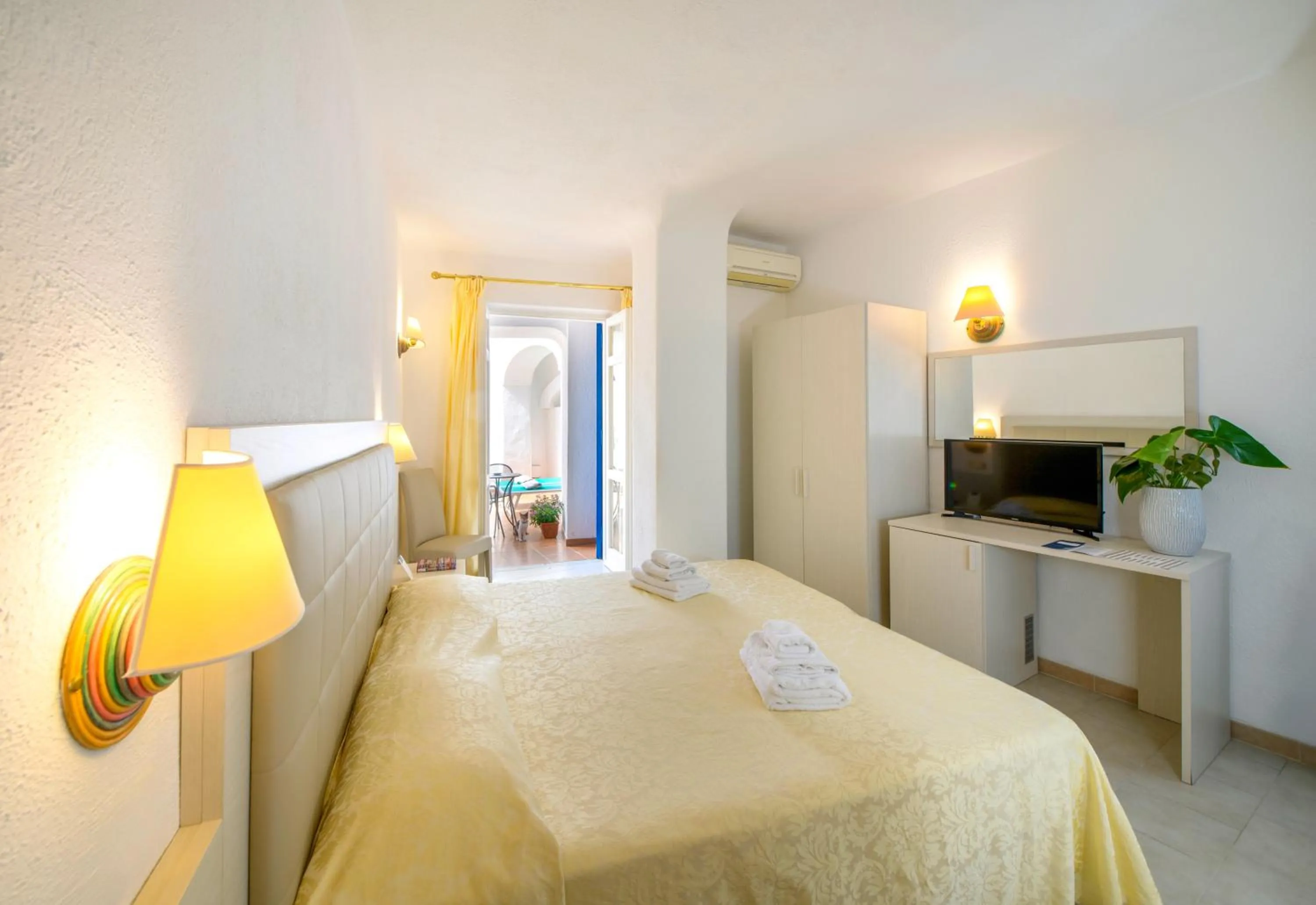 Photo of the whole room, Bed in Hotel Grazia alla Scannella