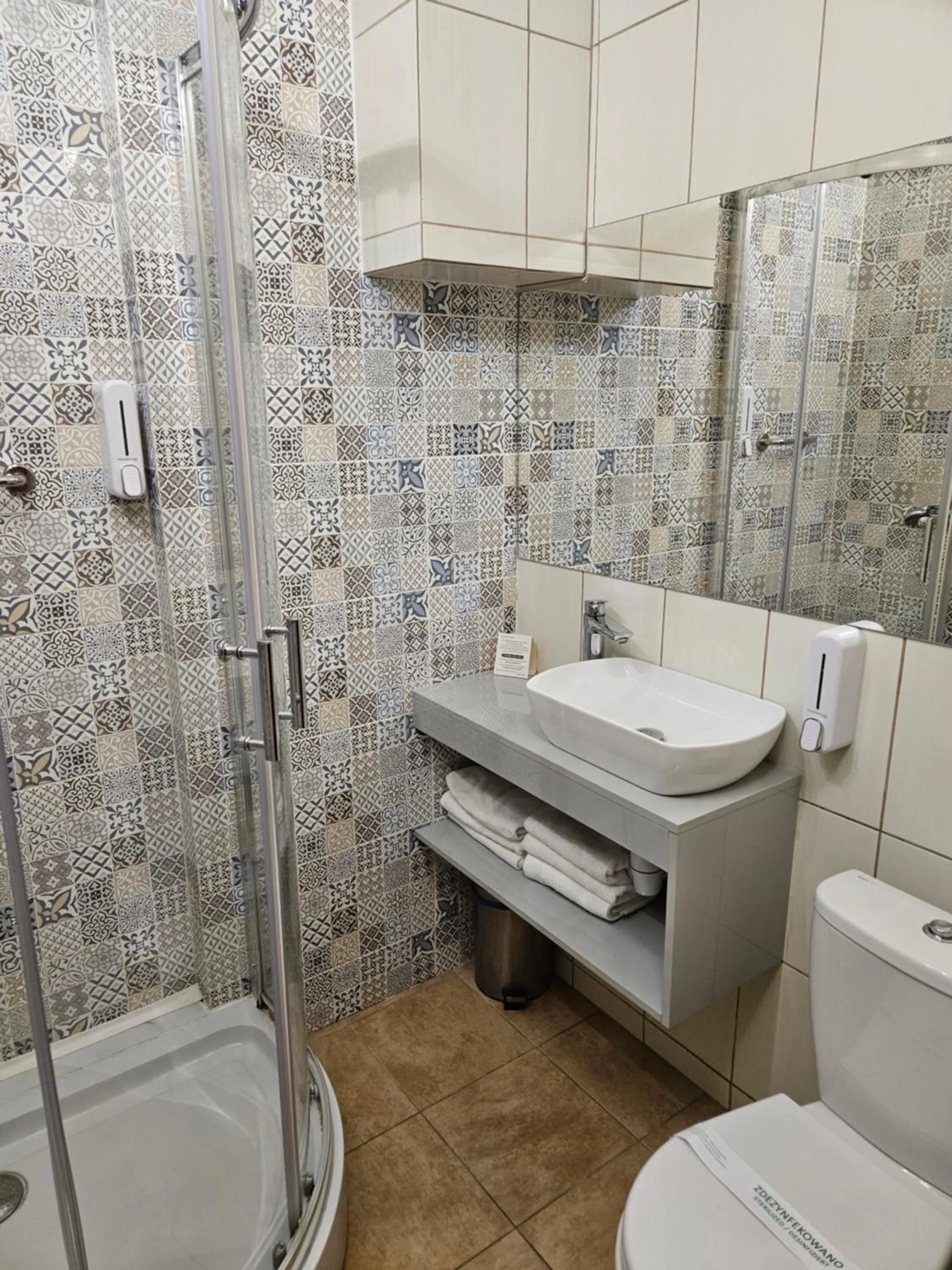 Shower in HOTEL LORD