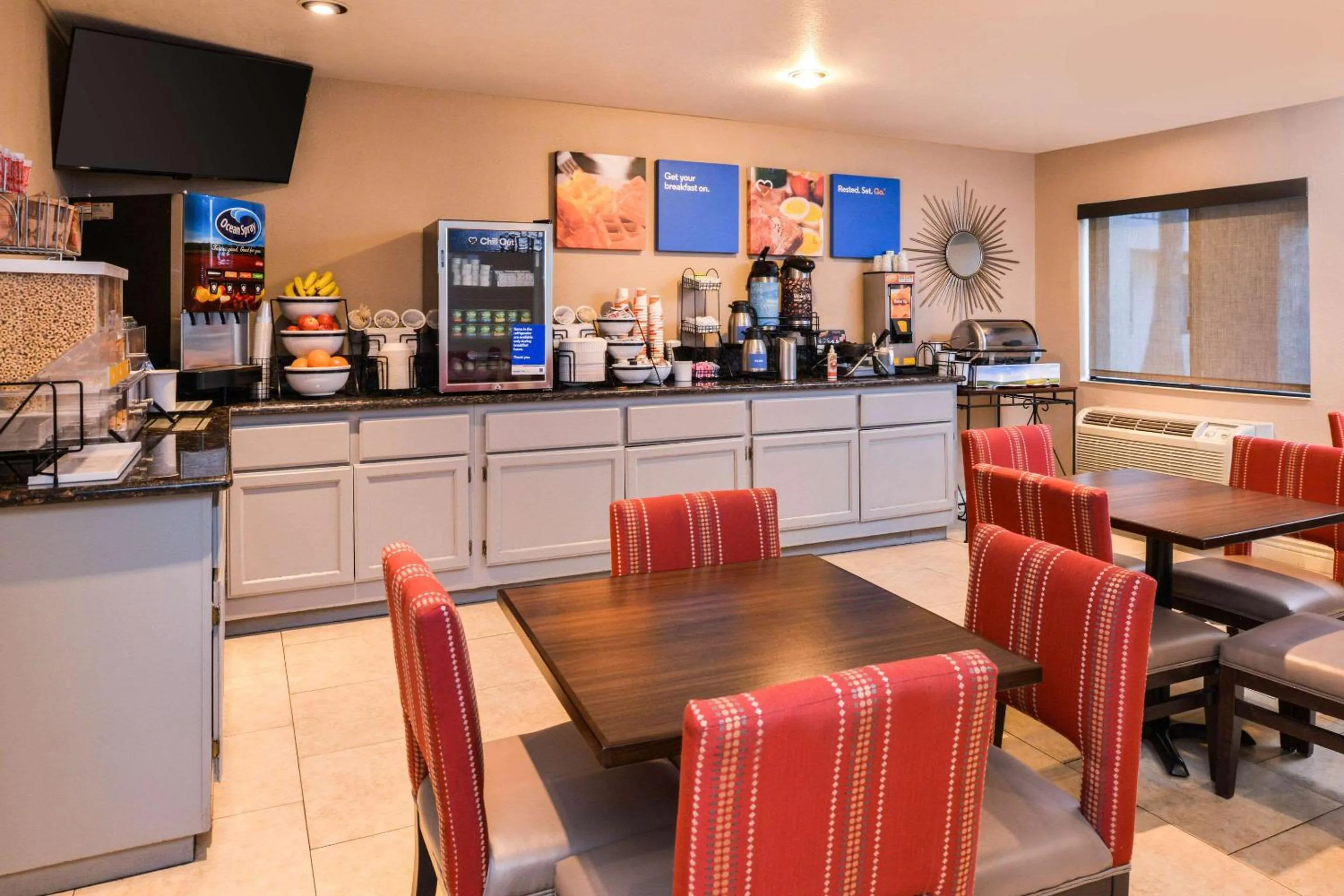 Restaurant/places to eat in Rancho Cordova Inn