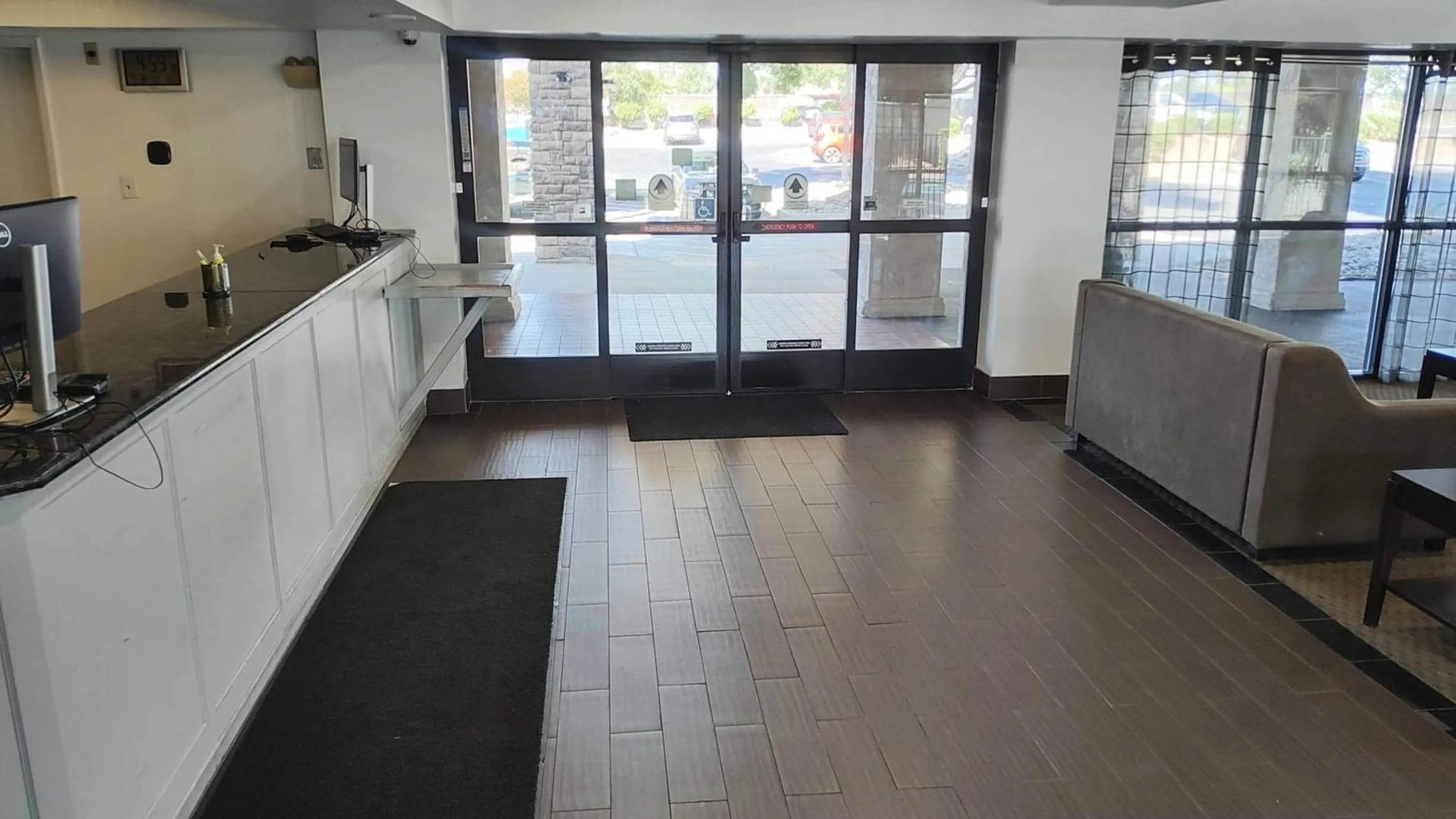 Lobby or reception in Rancho Cordova Inn