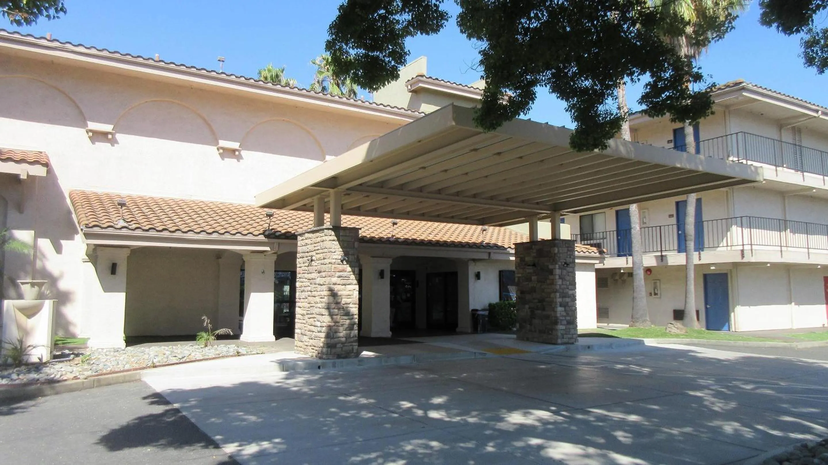 Property building in Rancho Cordova Inn