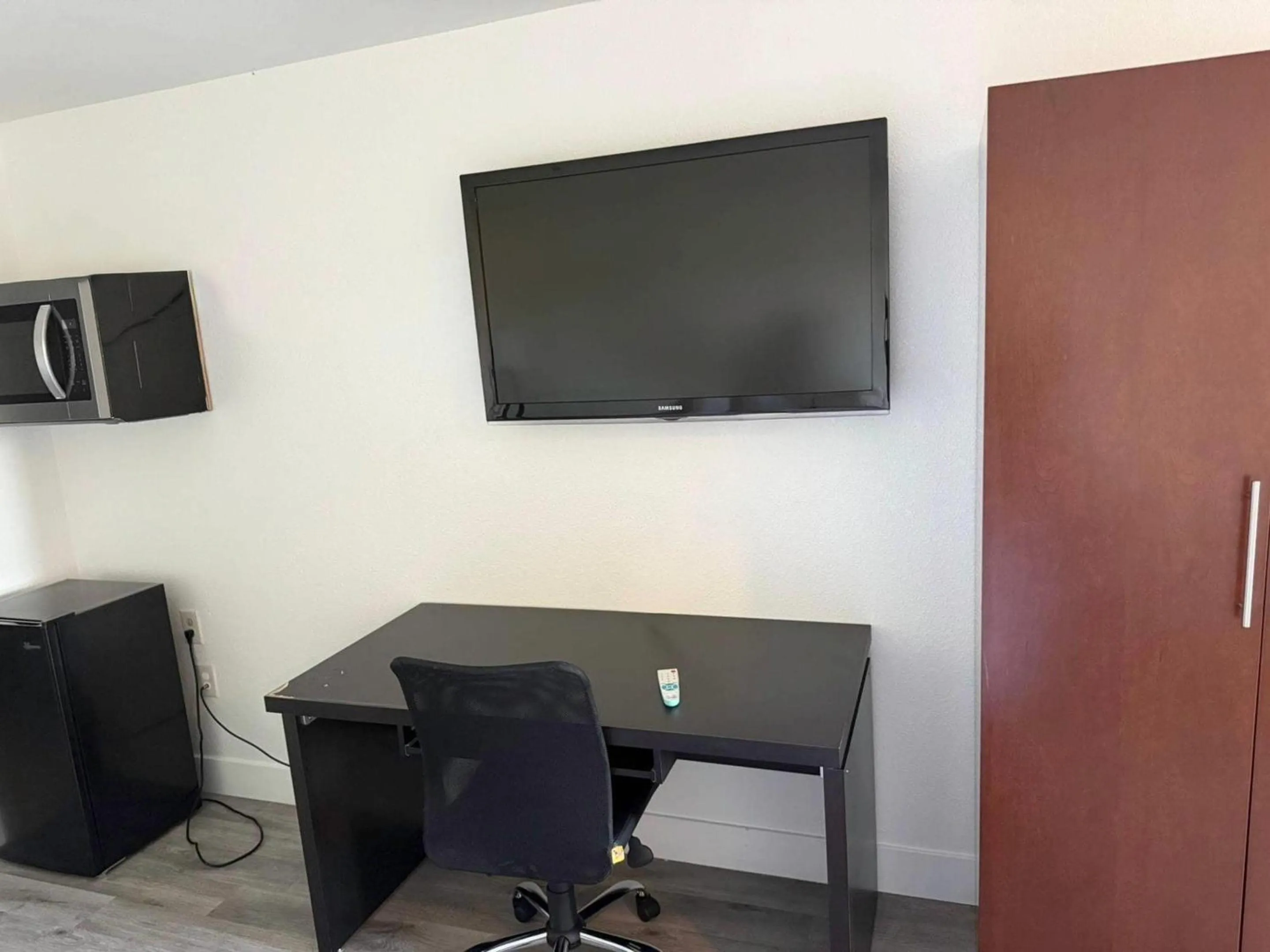 Bedroom in Rancho Cordova Inn