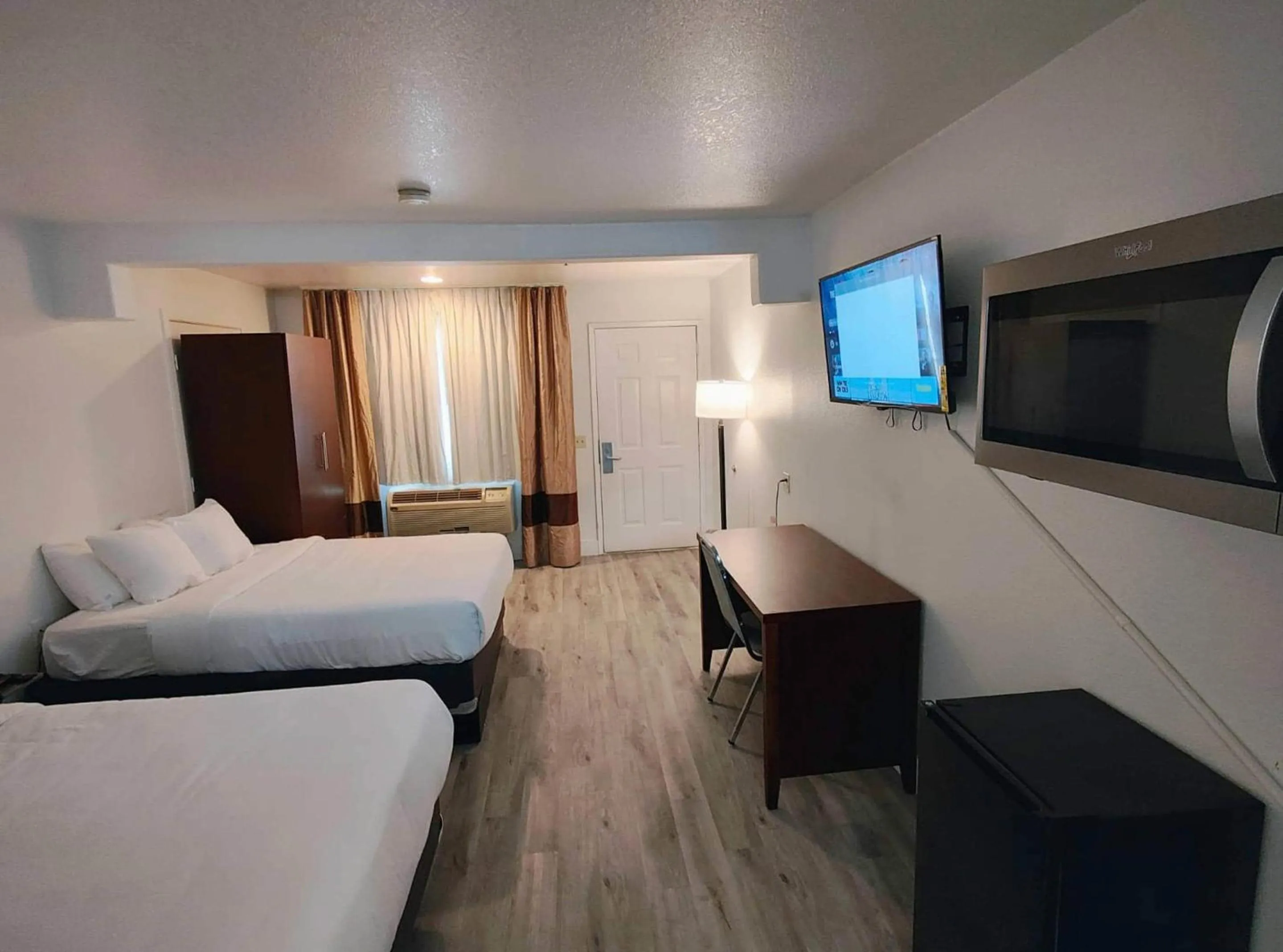 Bedroom in Rancho Cordova Inn